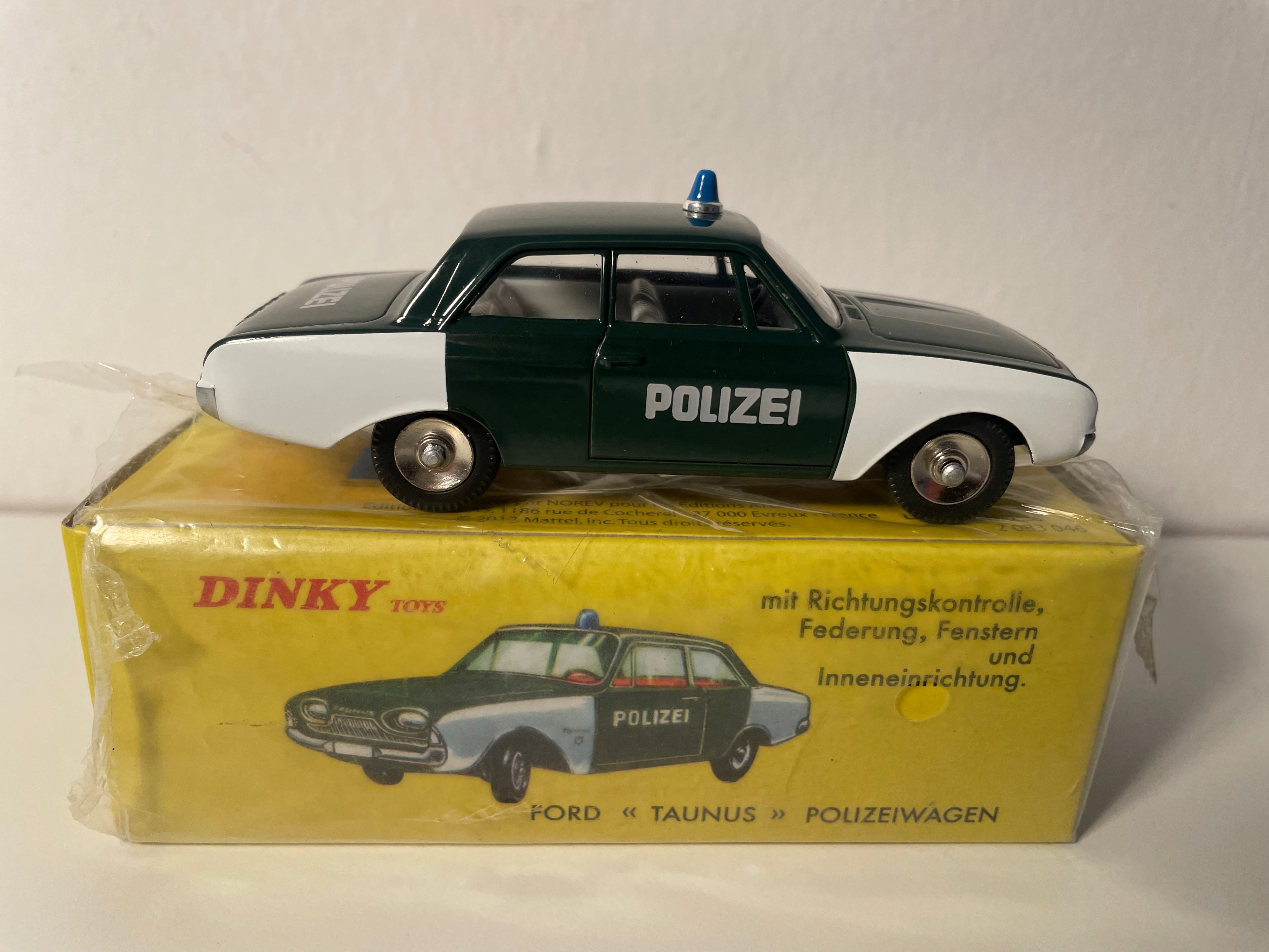 Ford Taunus Policía Dinky-Toys verde y blanco (Ediciones Atlas)