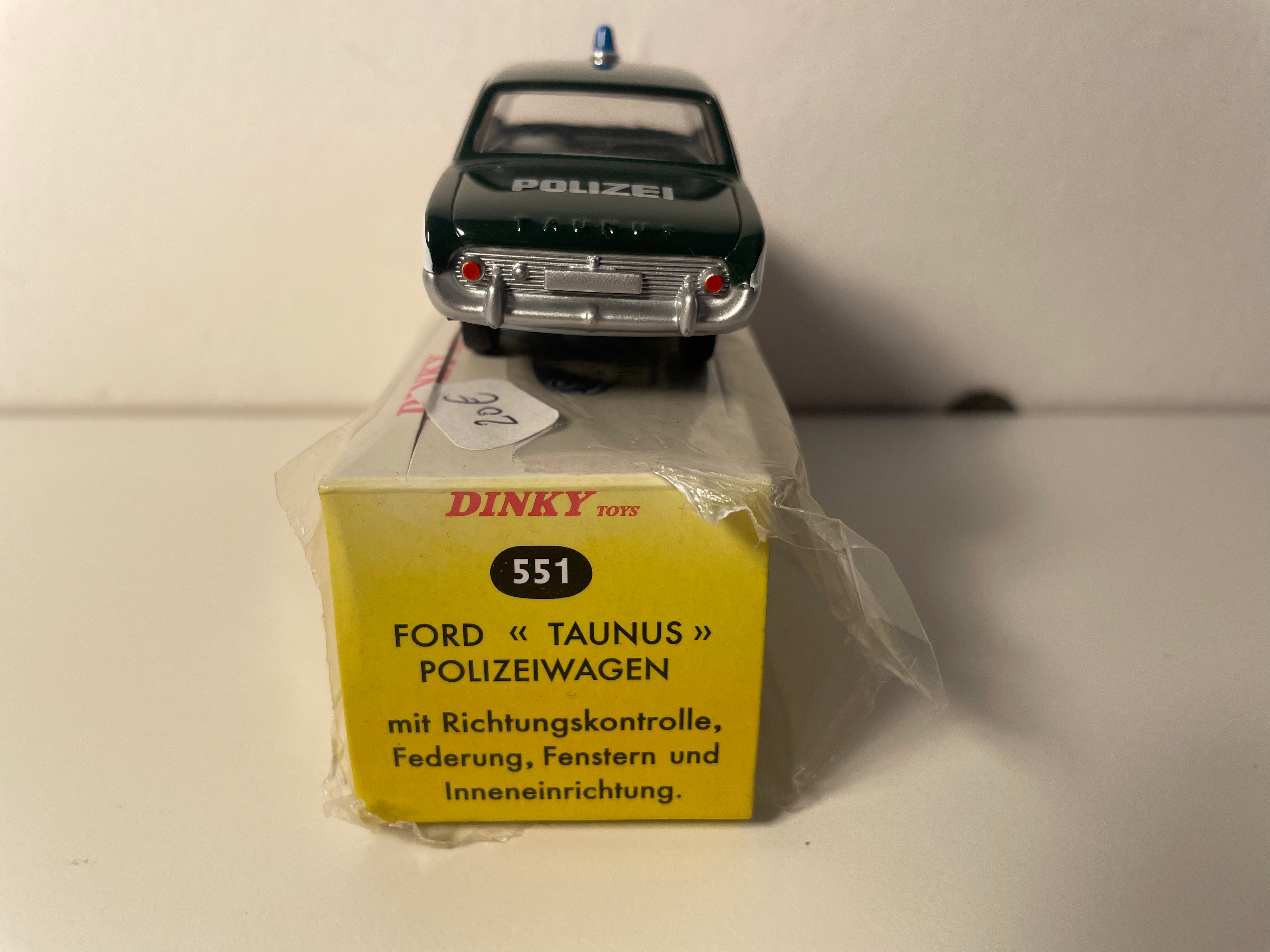 Ford Taunus Policía Dinky-Toys verde y blanco (Ediciones Atlas)