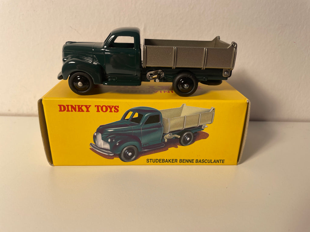 Camion Studebaker vert avec benne basculante Dinky-Toys (éditions Atlas) - N°25 M