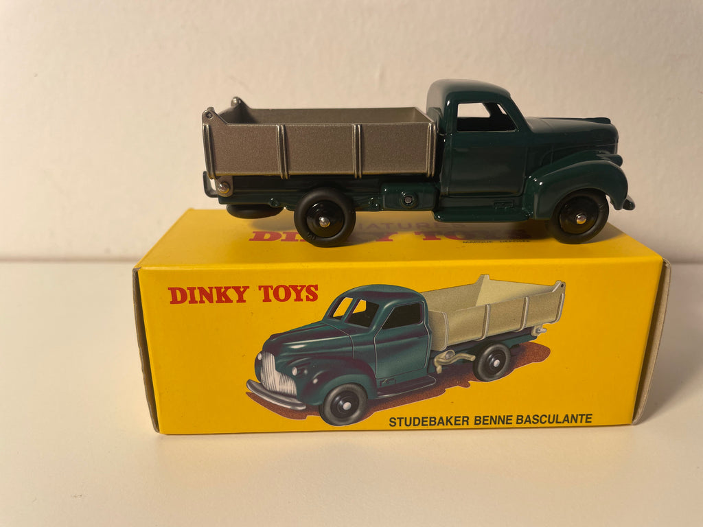 Camion Studebaker vert avec benne basculante Dinky-Toys (éditions Atlas) - N°25 M