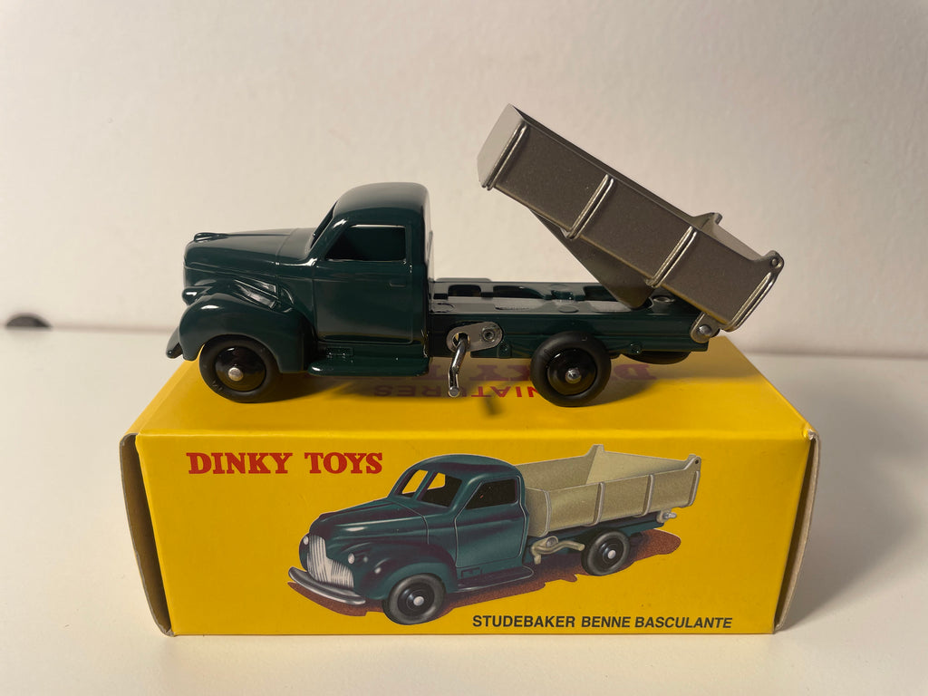 Camion Studebaker vert avec benne basculante Dinky-Toys (éditions Atlas) - N°25 M