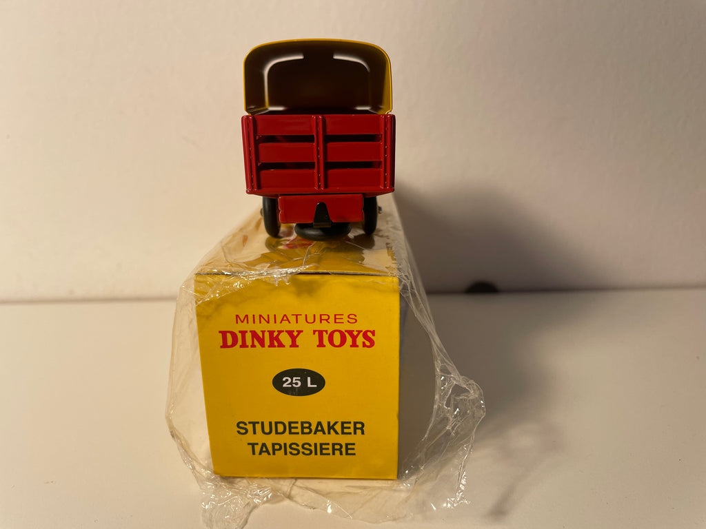 Camión Studebaker con tapicería roja y lona amarilla, Dinky-Toys (Ediciones Atlas)