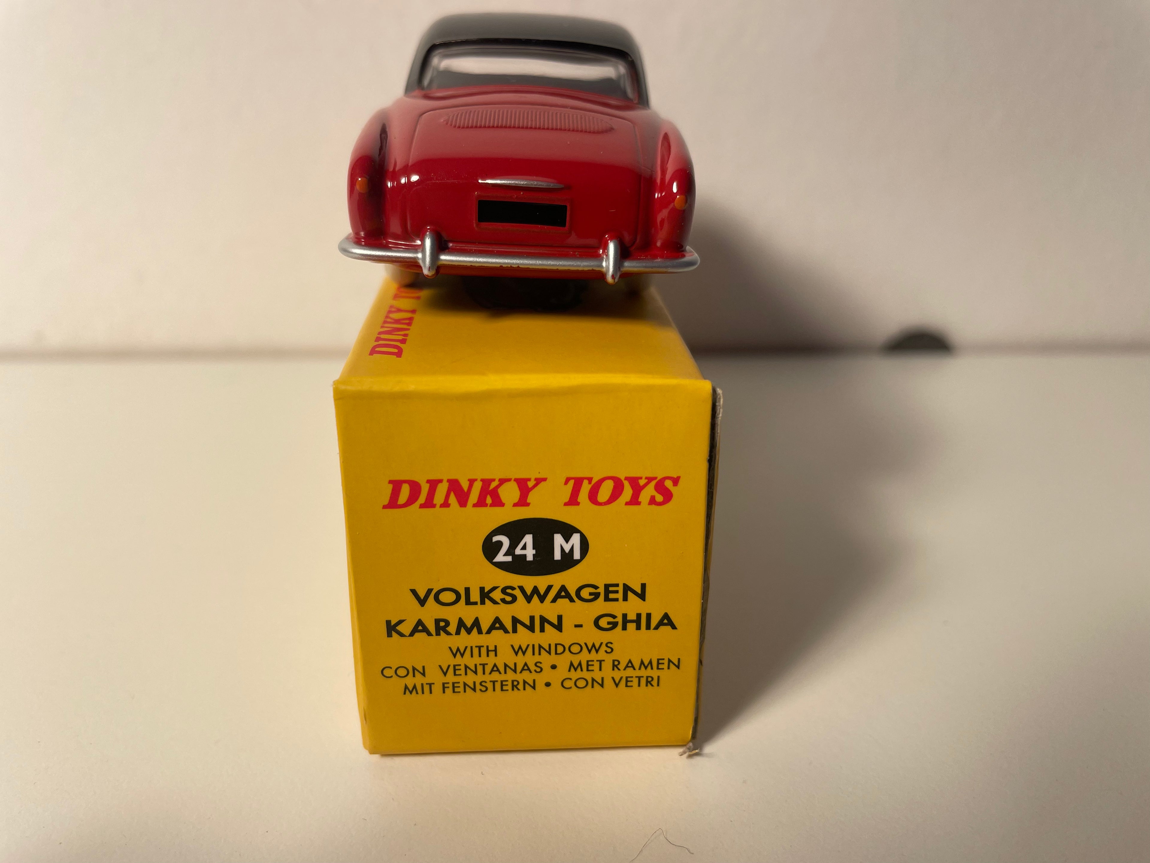 Volkswagen Karmann-Ghia Donkerrood met Zwart Dak - Dinky-Toys (Atlas Editie) - Nr. 24 M