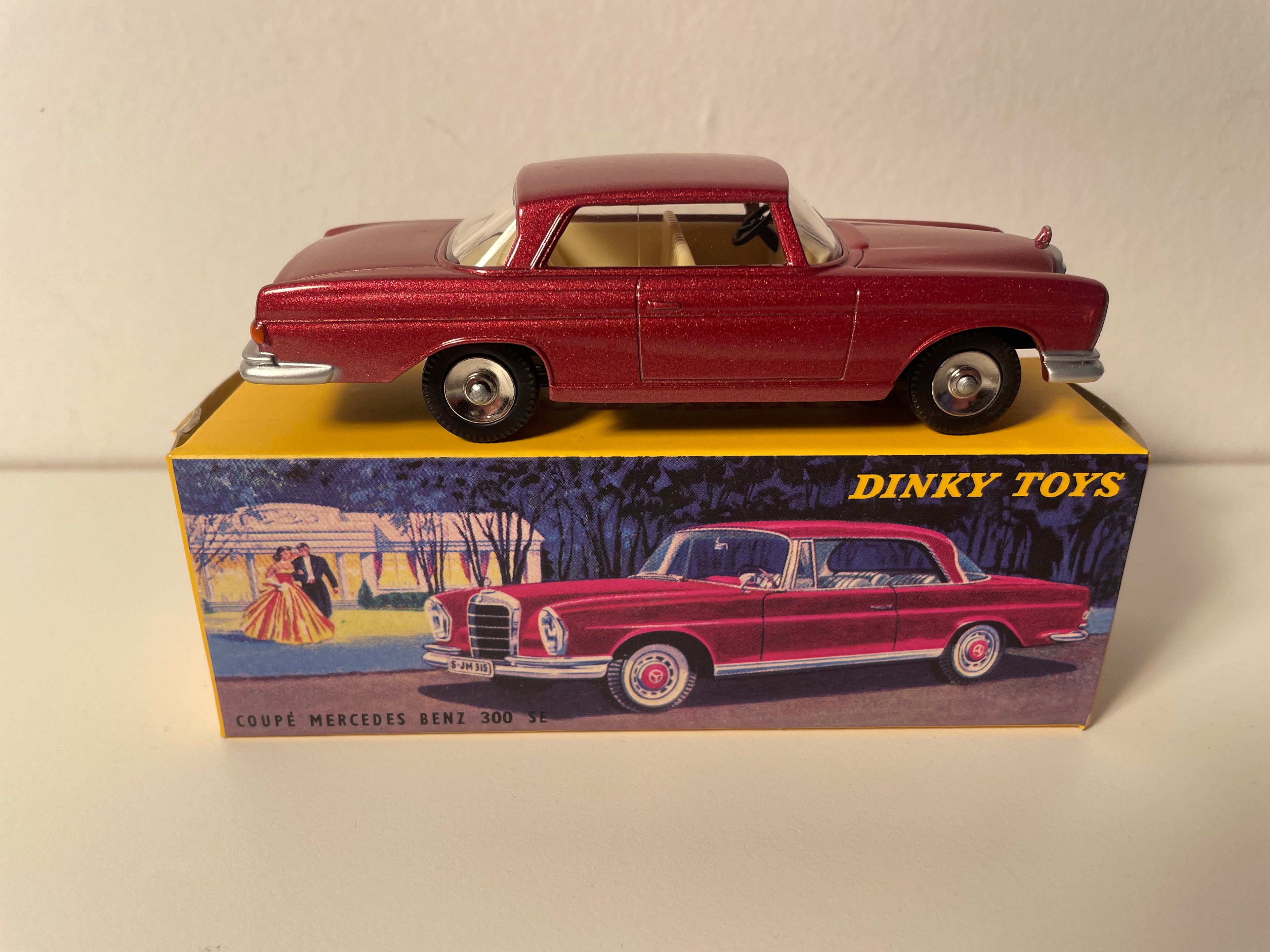 Mercedes-Benz 300 SE Dinky-Toys (Atlas wydań)