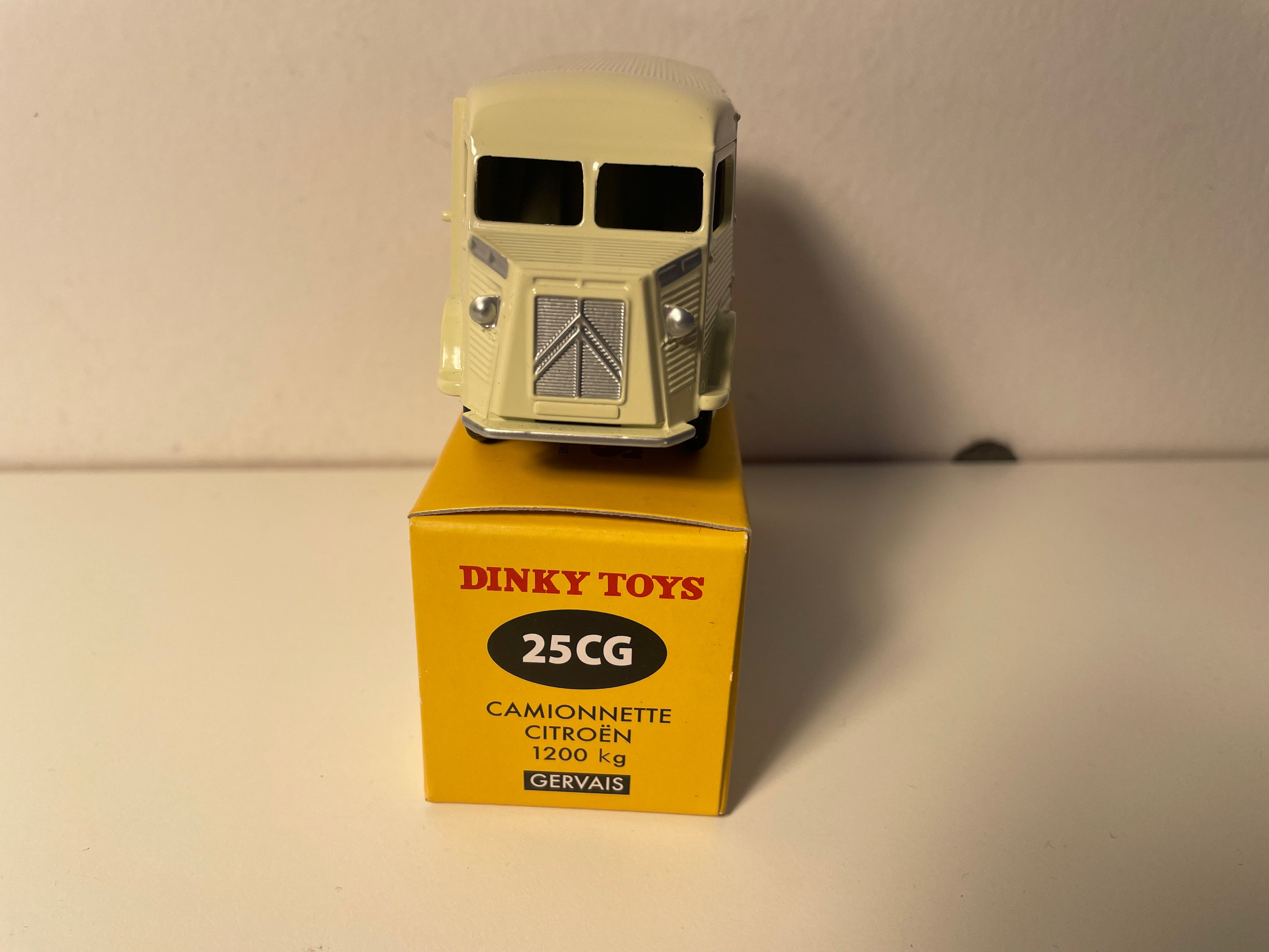 Citroën HY beige Charles Gervais - Dinky-Toys (Editions Atlas) - N°25 CG