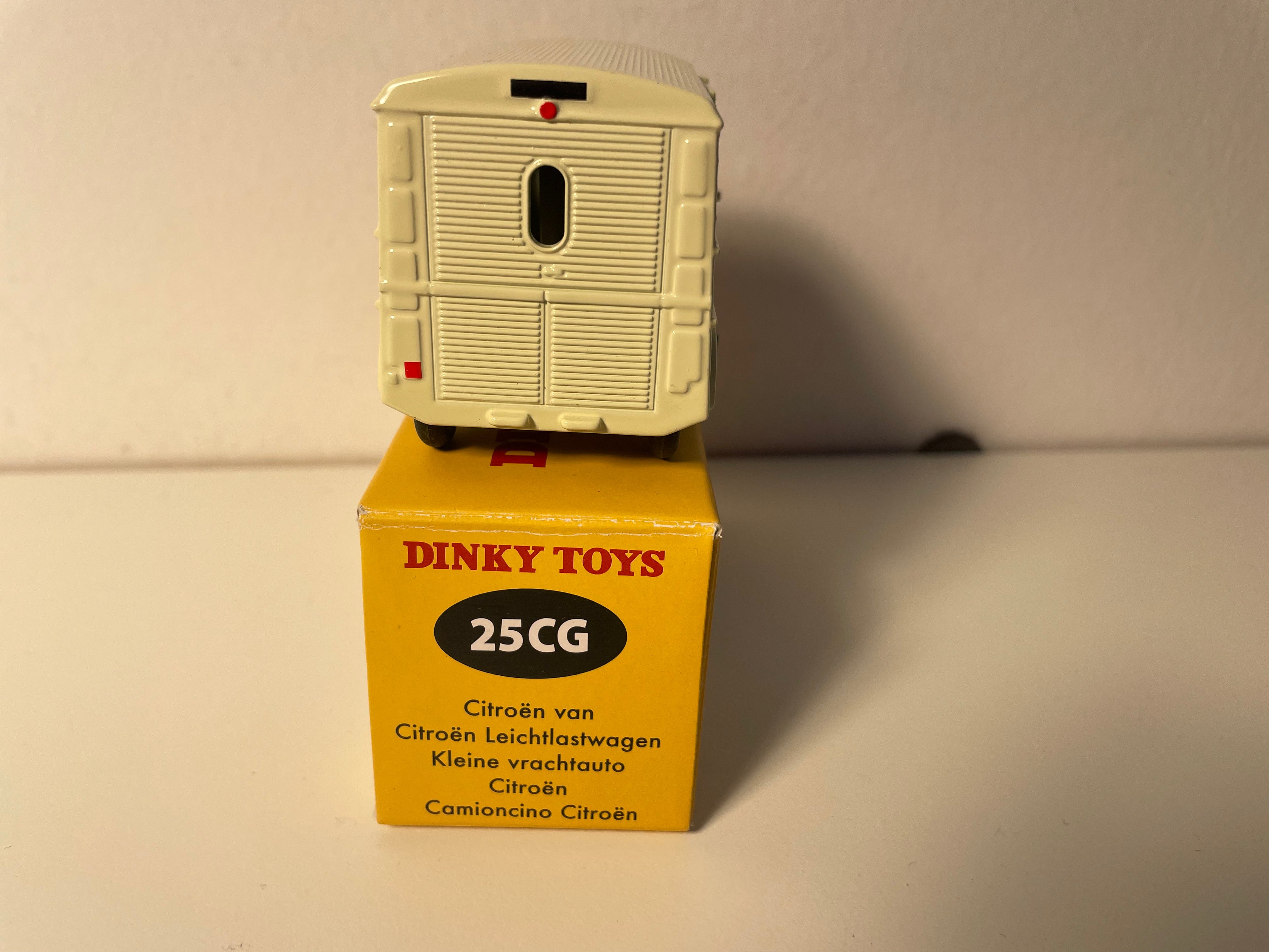 Citroën HY beige Charles Gervais - Dinky-Toys (Editions Atlas) - N°25 CG