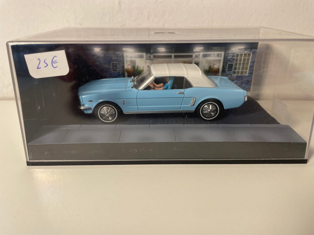 Ford Mustang convertible bleue claire et capote blanche - JAMES BOND - OPERATION TONNERRE (Thunderball)