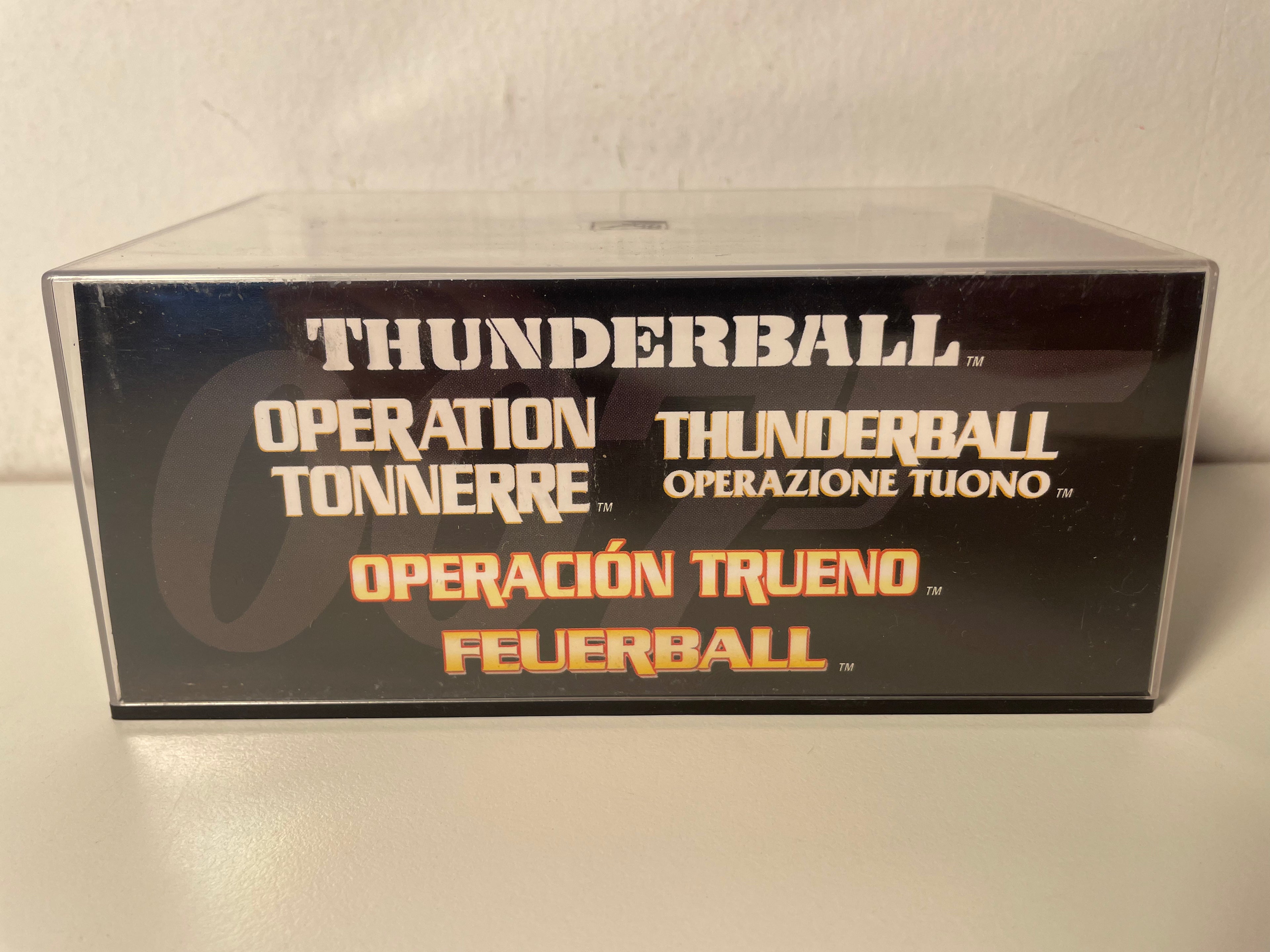 Ford Mustang convertible bleue claire et capote blanche - JAMES BOND - OPERATION TONNERRE (Thunderball)