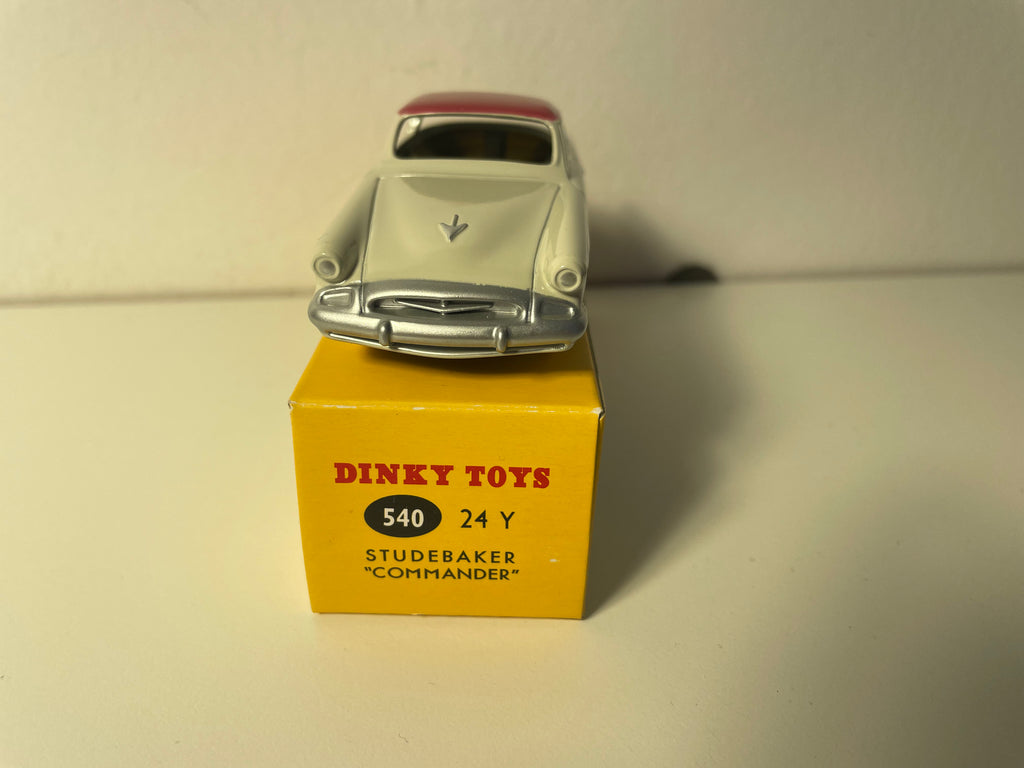 Studebaker Commander techo beige y burdeos Dinky-Toys (Ediciones Atlas)