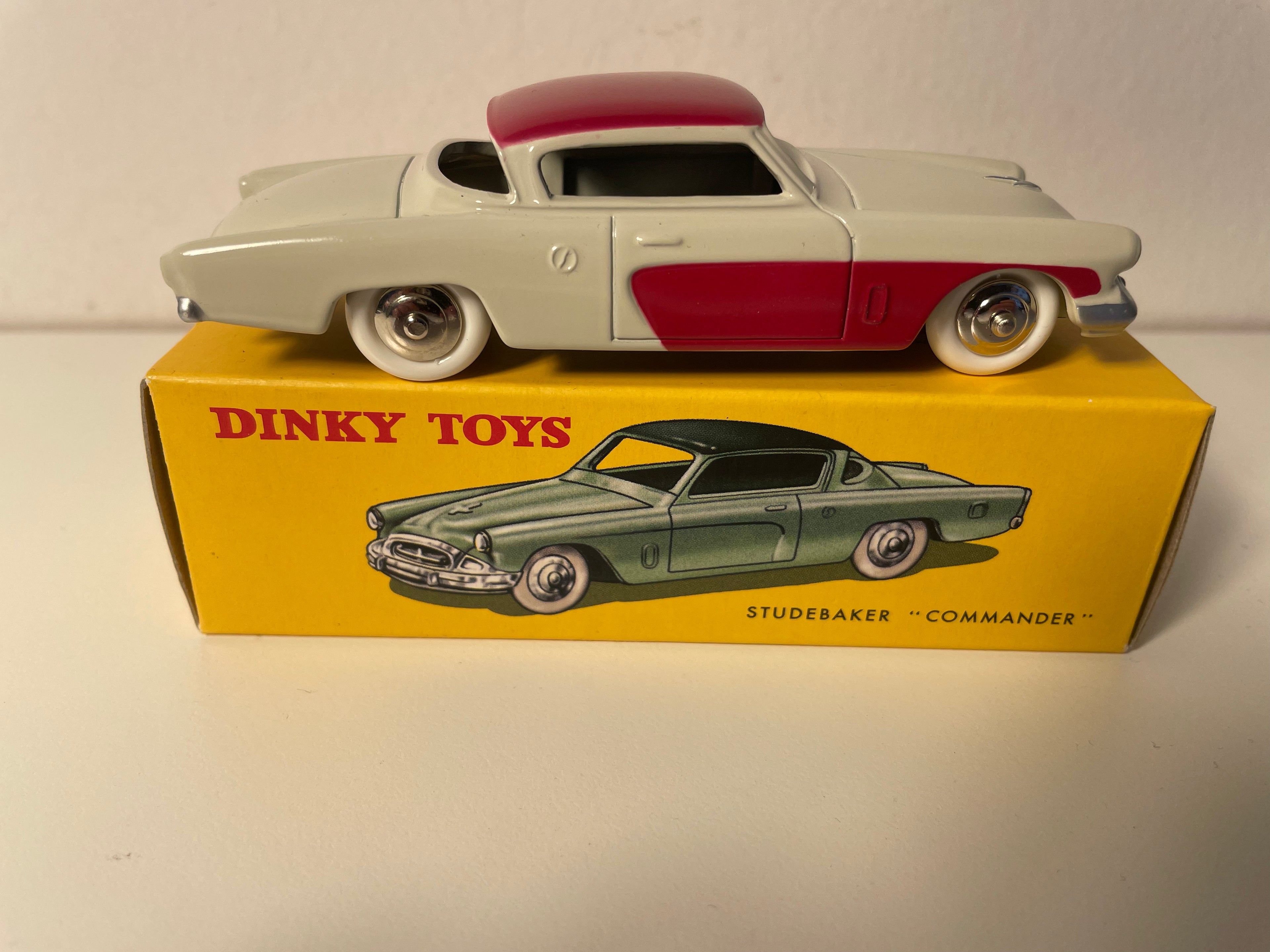 Studebaker Commander beige and burgundy roof Dinky-Toys (Editions Atlas)