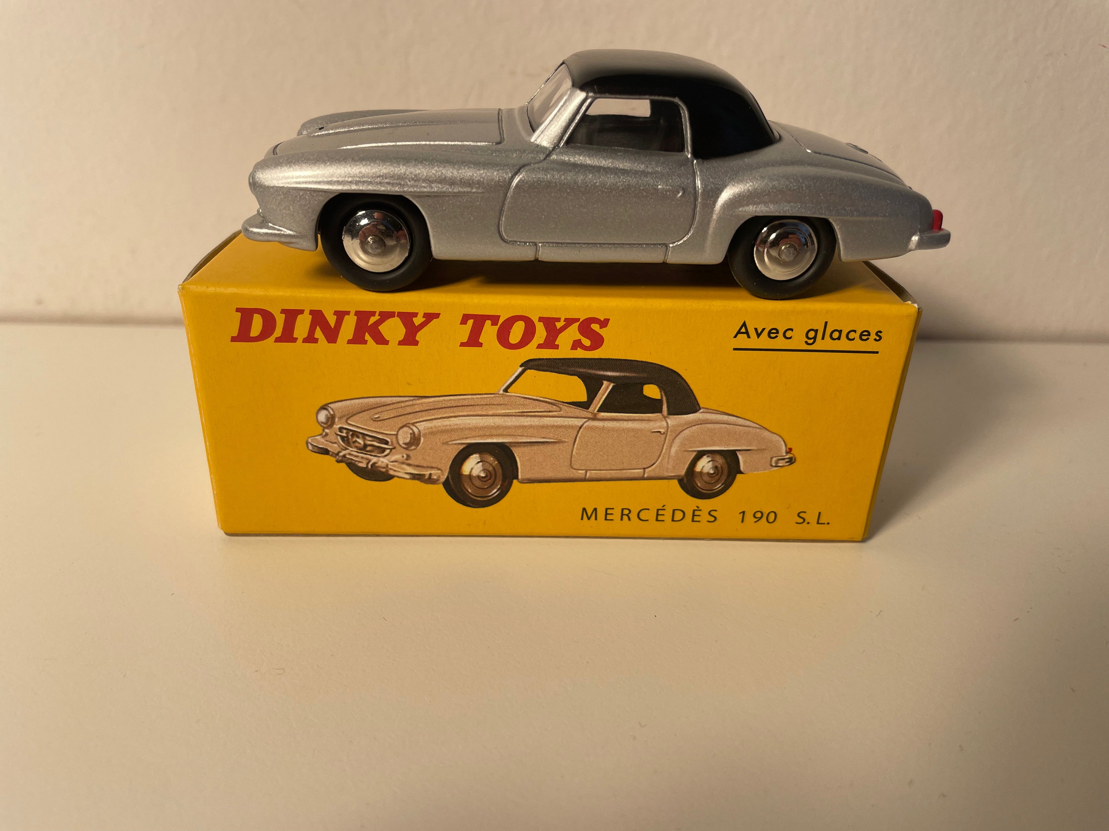 Mercedes-Benz 190SL gro mat schwaarzem Daach Dinky-Toys (Editions Atlas)
