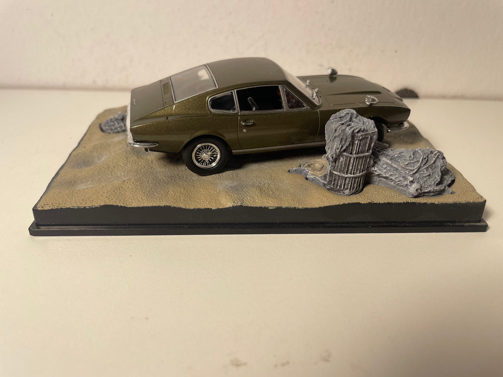 Aston Martin DBS verte foncée?? - JAMES BOND - AU SERVICE SECRET DE SA MAJESTE (On her majesty's secret service)