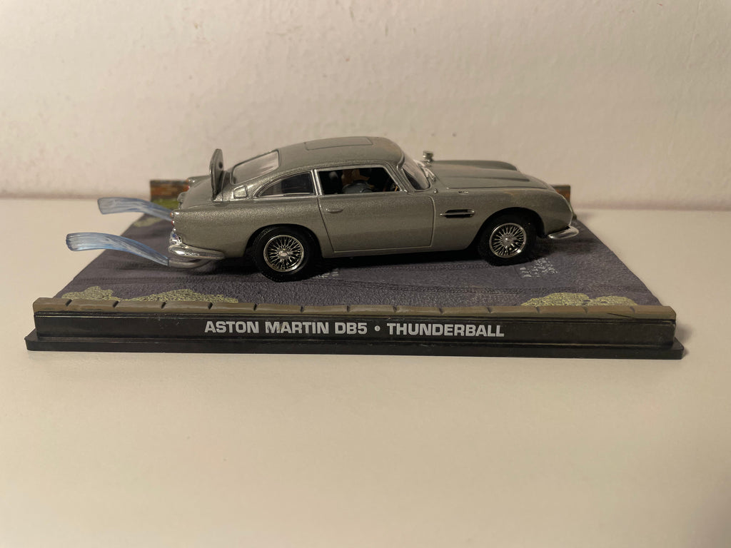 Aston Martin DB5 grise - JAMES BOND - OPERATION TONNERRE (Thunderball) - MANQUE UN RETRO