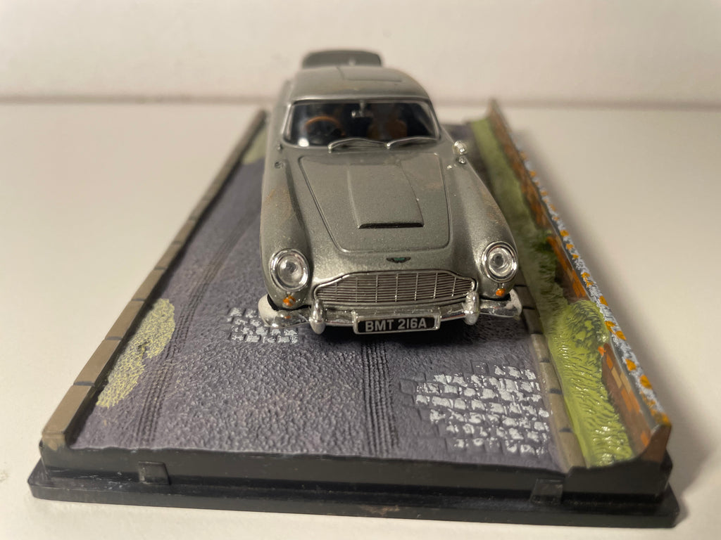 Aston Martin DB5 grise - JAMES BOND - OPERATION TONNERRE (Thunderball) - MANQUE UN RETRO