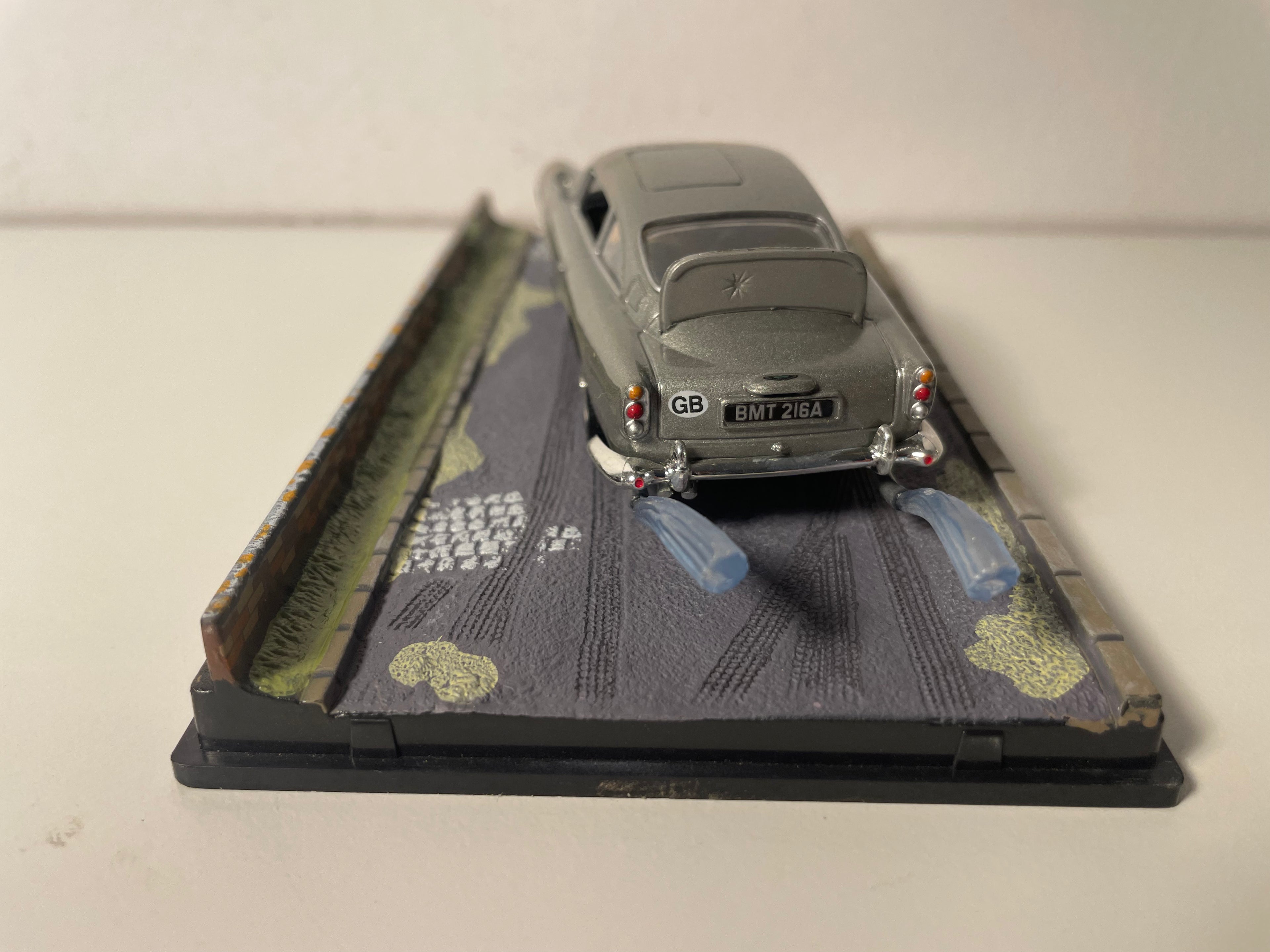 Aston Martin DB5 grise - JAMES BOND - OPERATION TONNERRE (Thunderball) - MANQUE UN RETRO