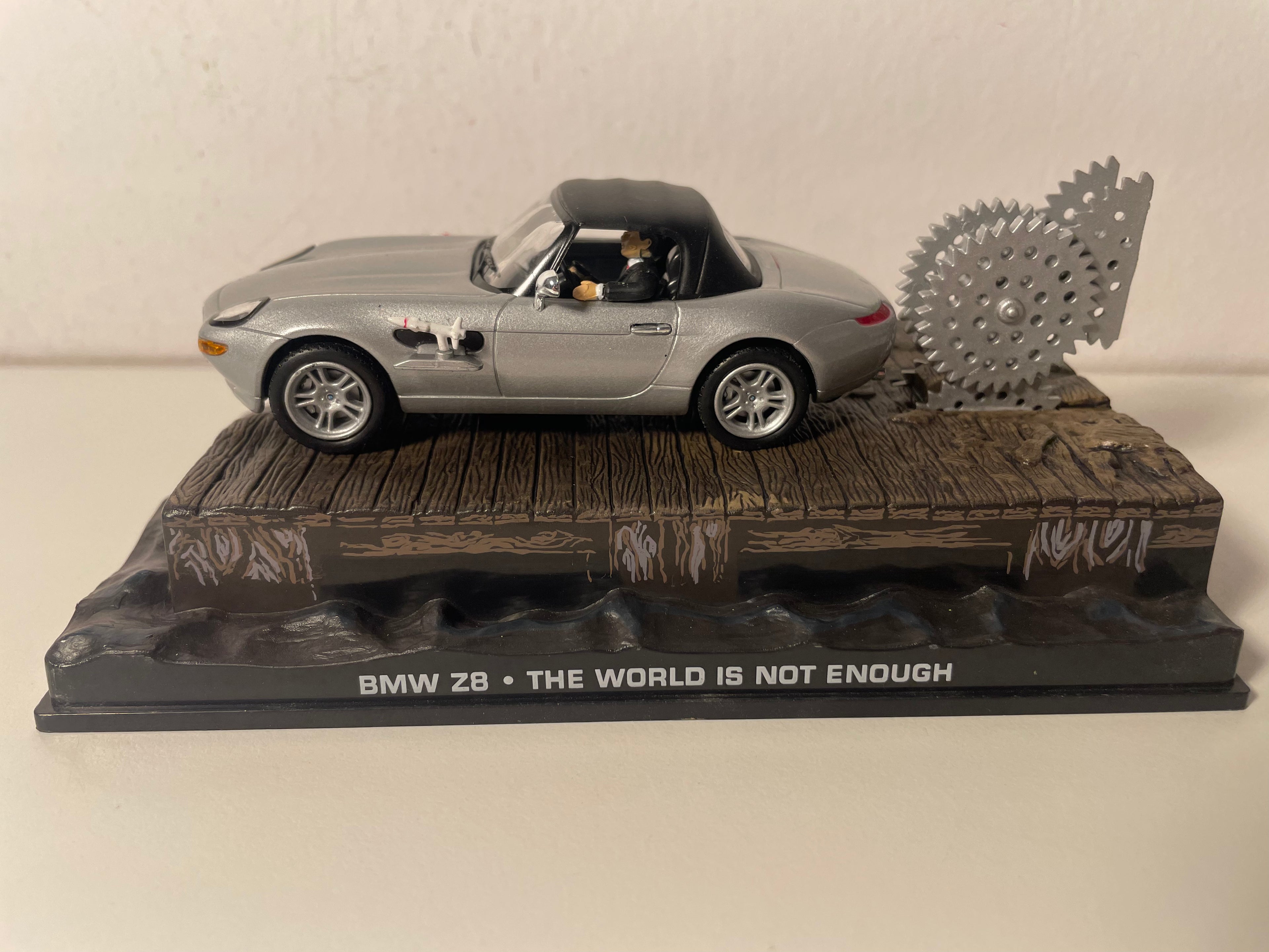 Groe BMW Z8 - JAMES BOND - D'WELT ASS NET GENUCH