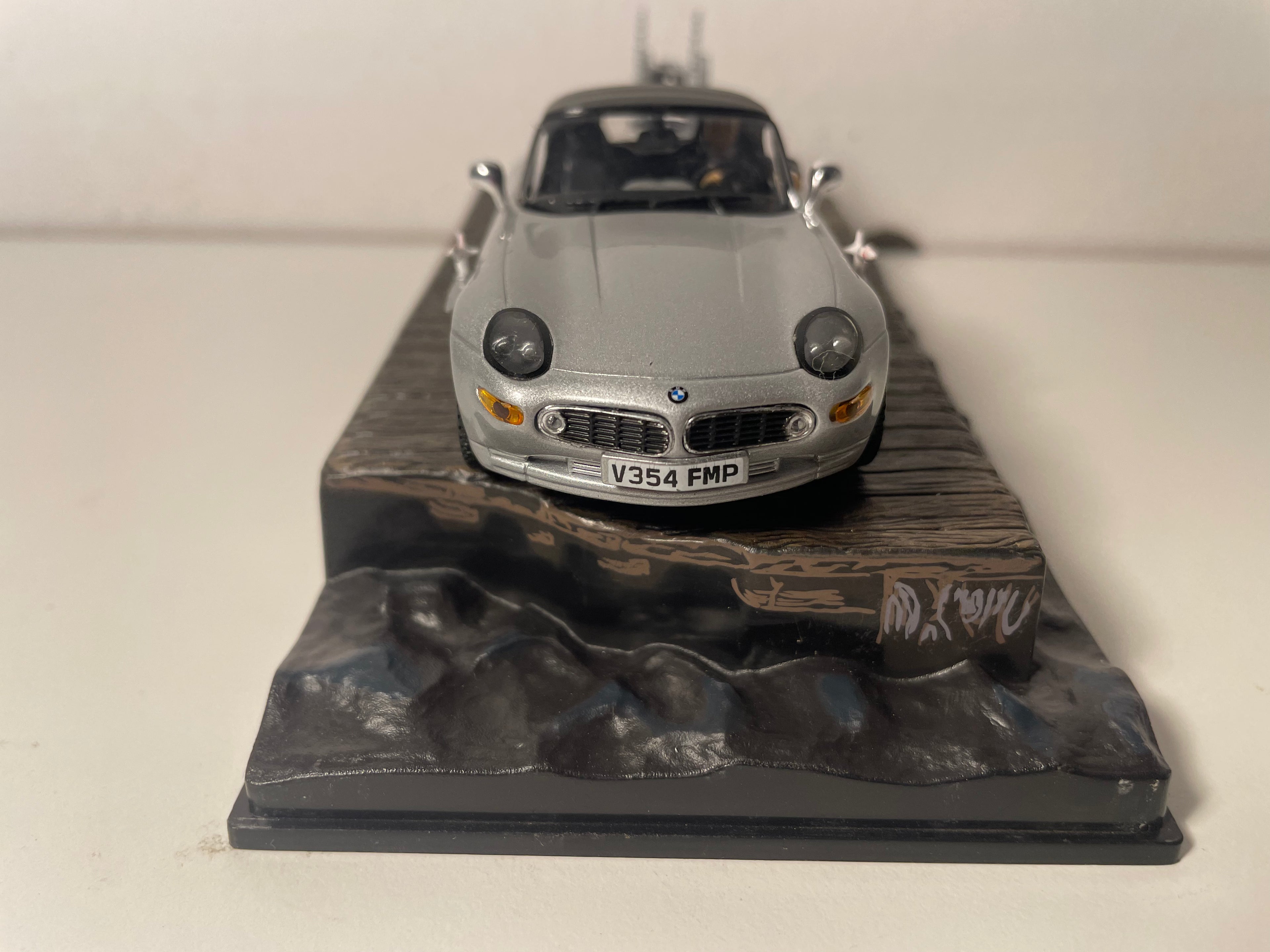 Groe BMW Z8 - JAMES BOND - D'WELT ASS NET GENUCH