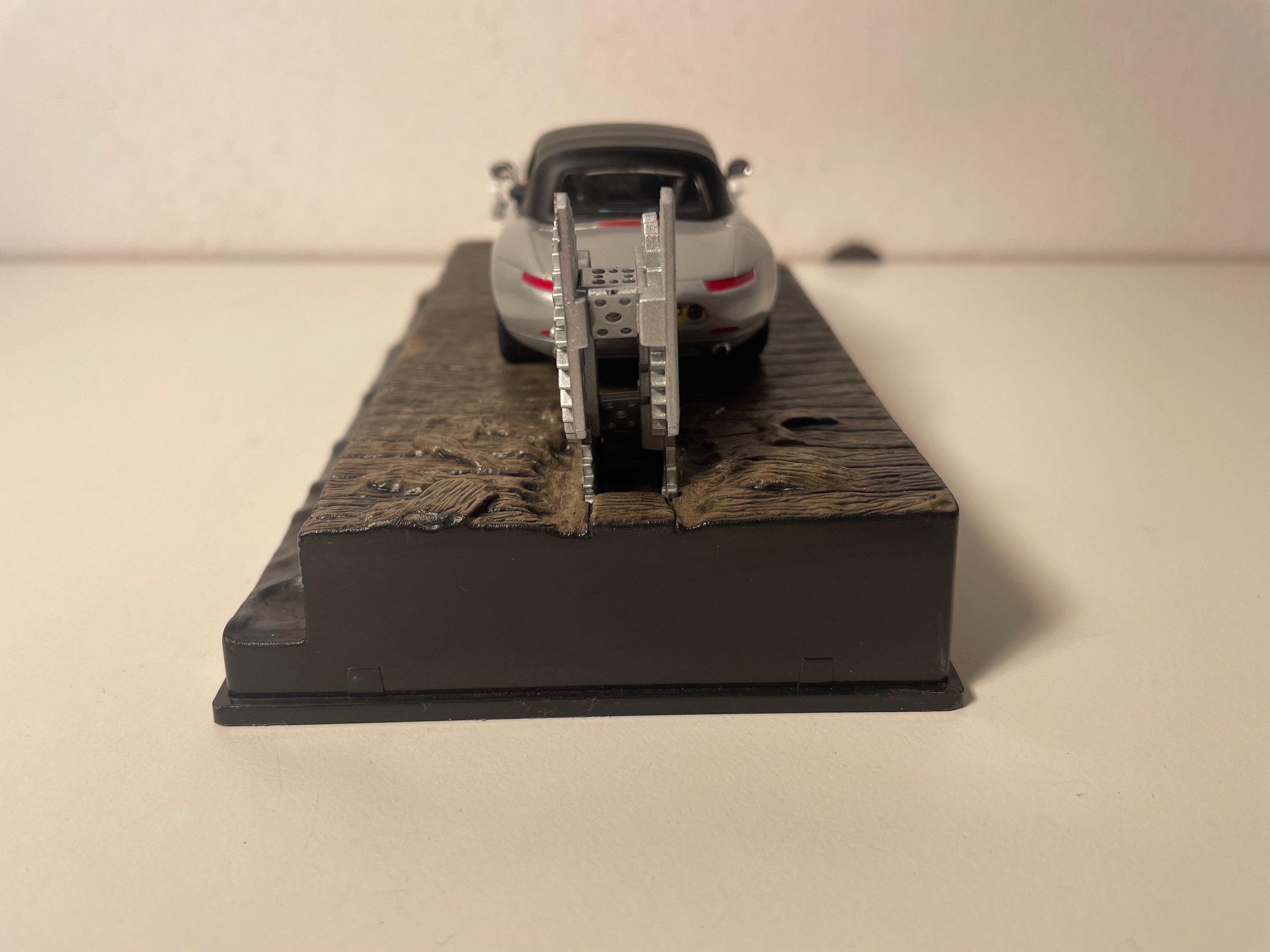 Groe BMW Z8 - JAMES BOND - D'WELT ASS NET GENUCH