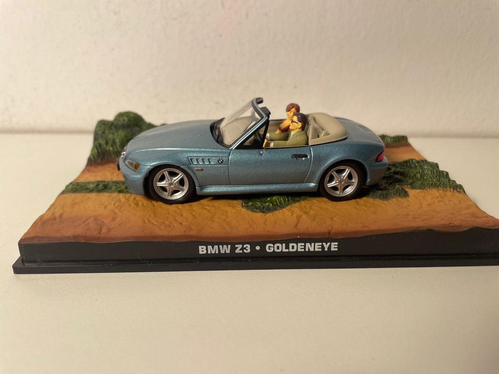 BMW Z3 bleue - JAMES BOND - GOLDENEYE - (manque un rétro)