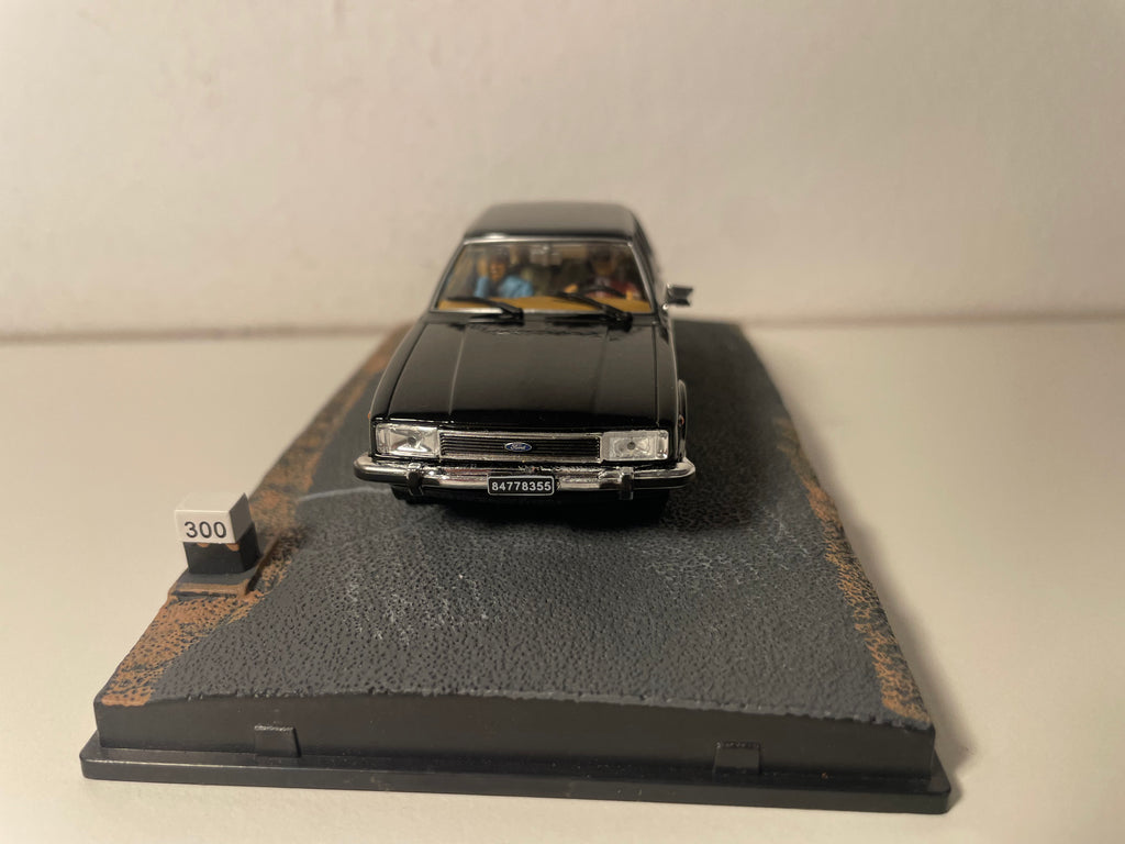 Schwarzer Ford Taunus - JAMES BOND - DER SPION DER MICH LIEBTE