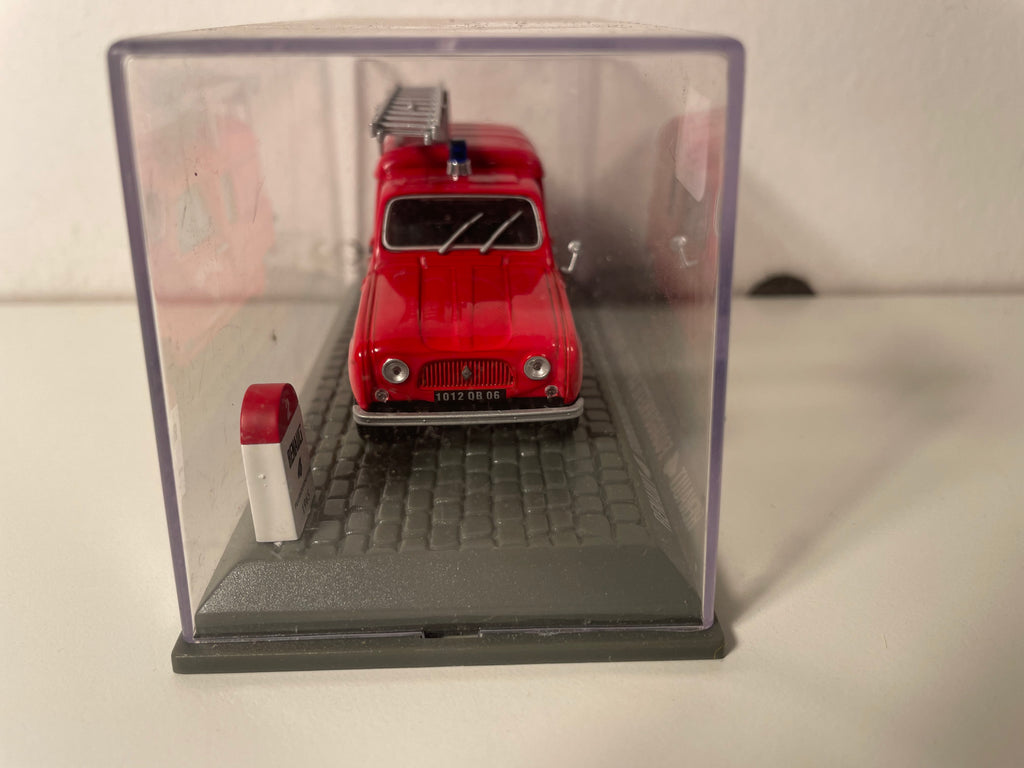 Renault 4 Fourgonnette czerwona z 1965 roku - Sapeurs-POMPIERS z Nice