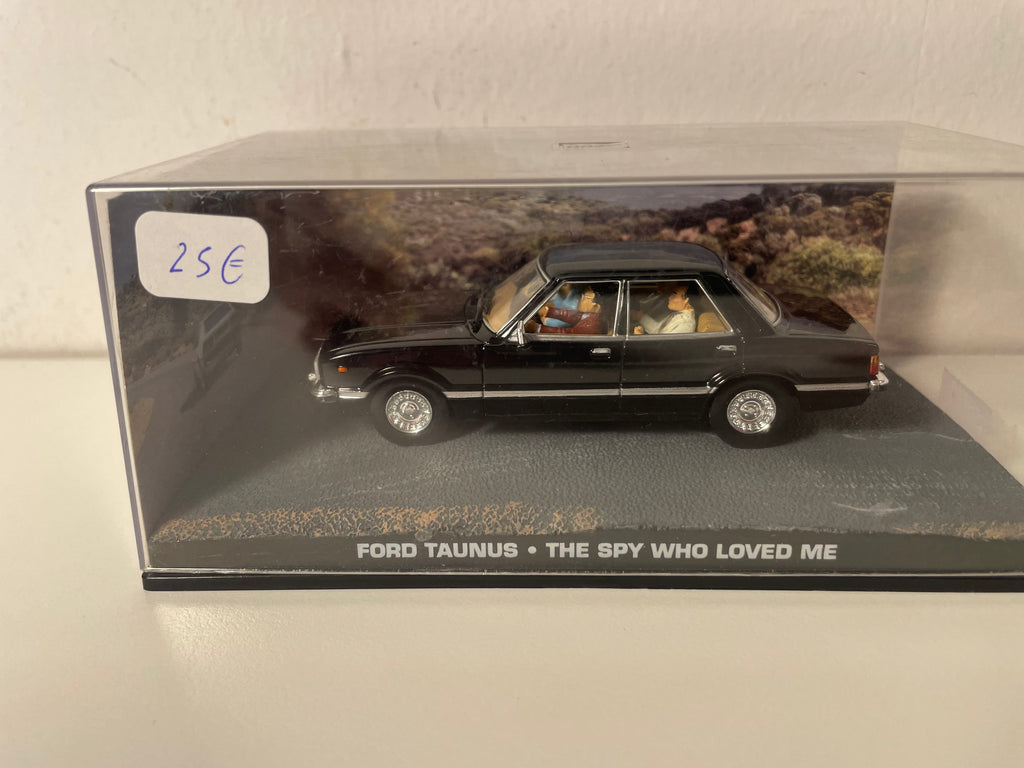 Schwarzer Ford Taunus - JAMES BOND - DER SPION DER MICH LIEBTE