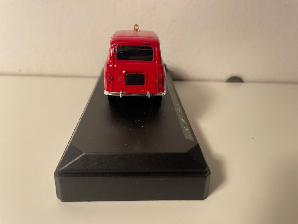 Renault 4L rouge de 1964 POMPIERS - Solido référence 4806