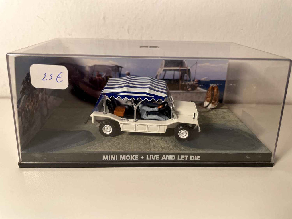 Weiße Mini Moke mit blauer und weißer gestreifter Haube - JAMES BOND - LEBEN UND LEBEN LASSEN