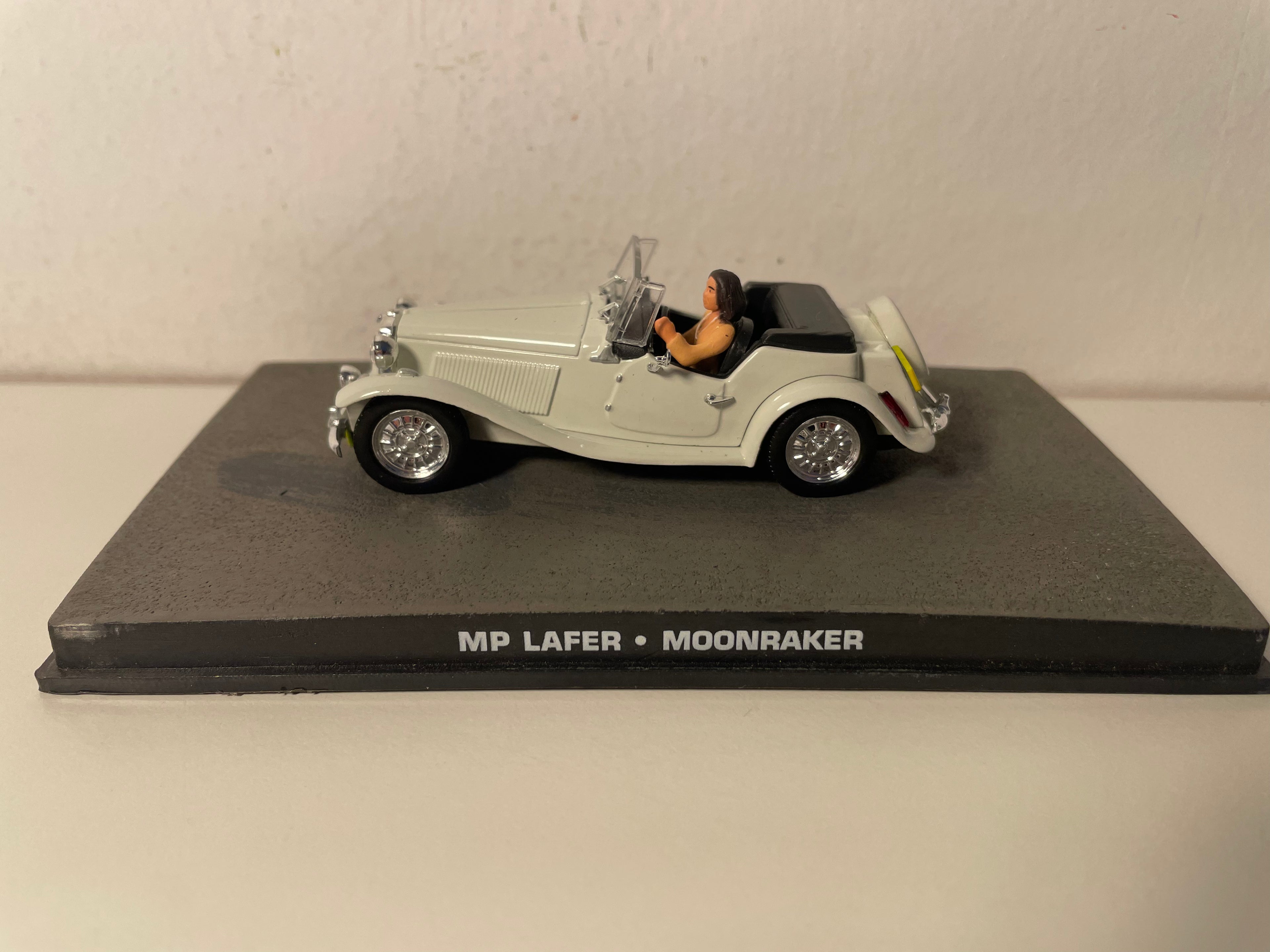 MP Lafer White (off-white) - JAMES BOND - MOONRAKER