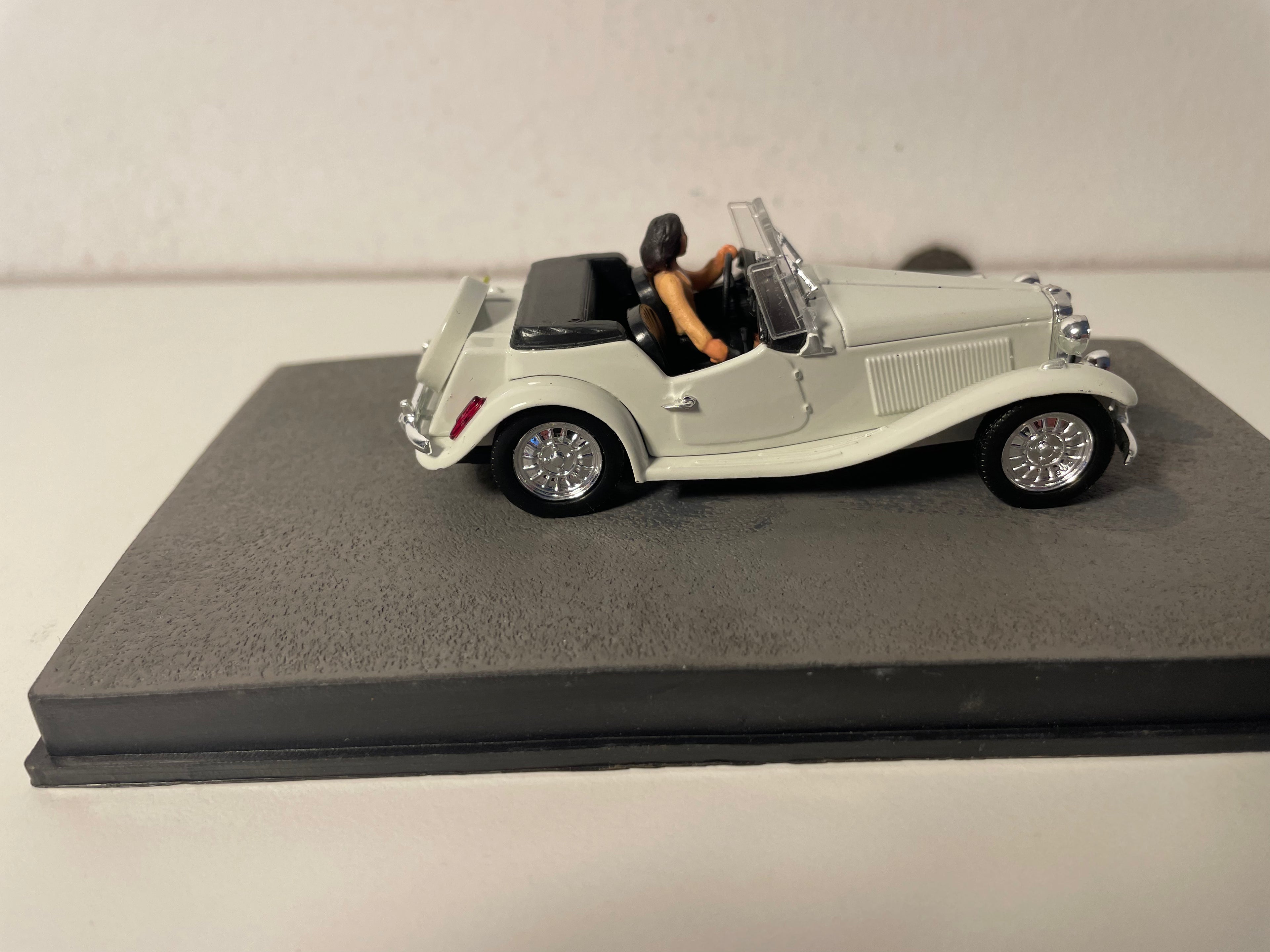 MP Lafer White (off-white) - JAMES BOND - MOONRAKER