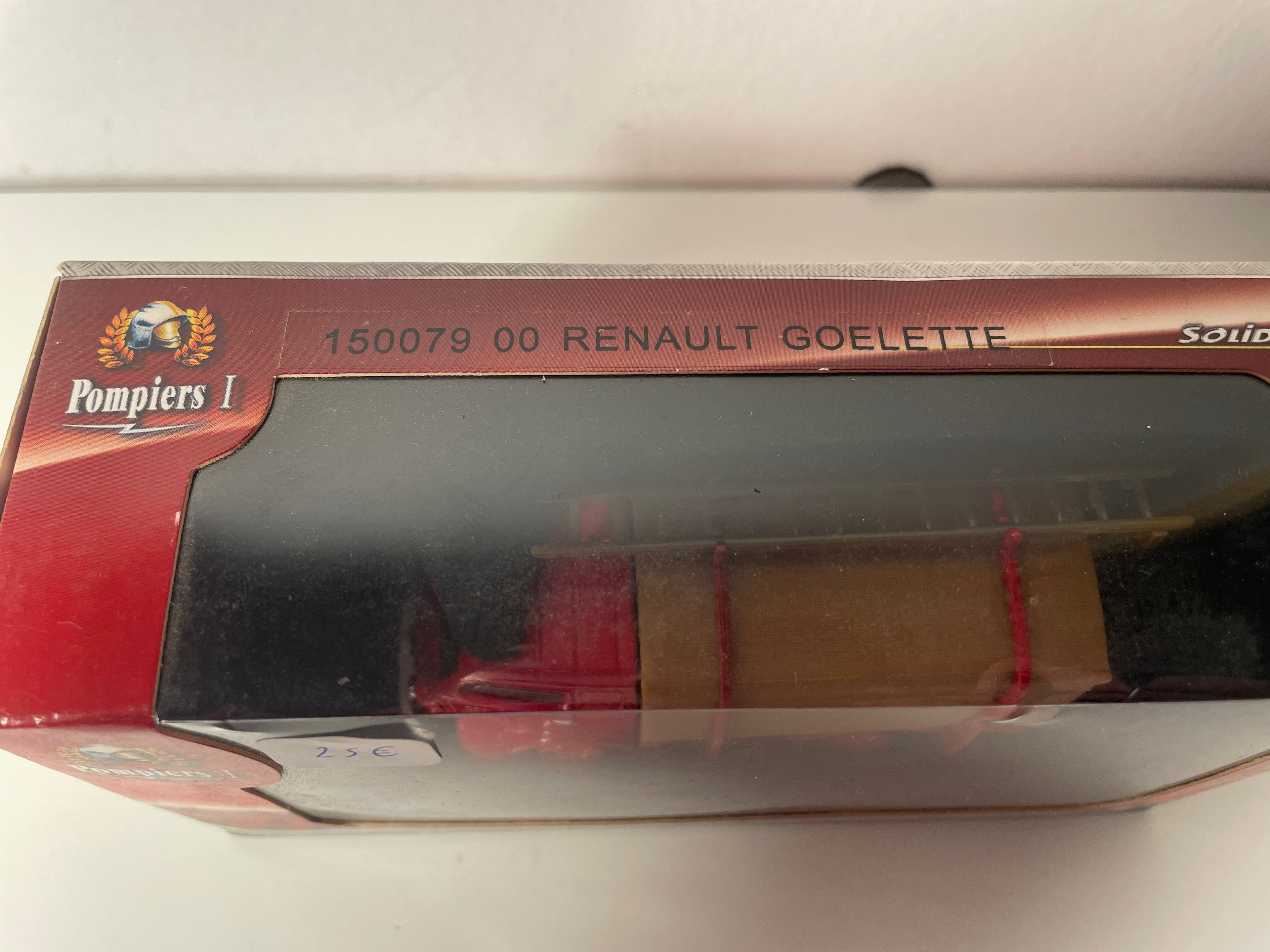 Renault Goelette rouge et bâche marrin POMPIERS  (S.D.I. de la Creuse) - Solido référence 150079 00