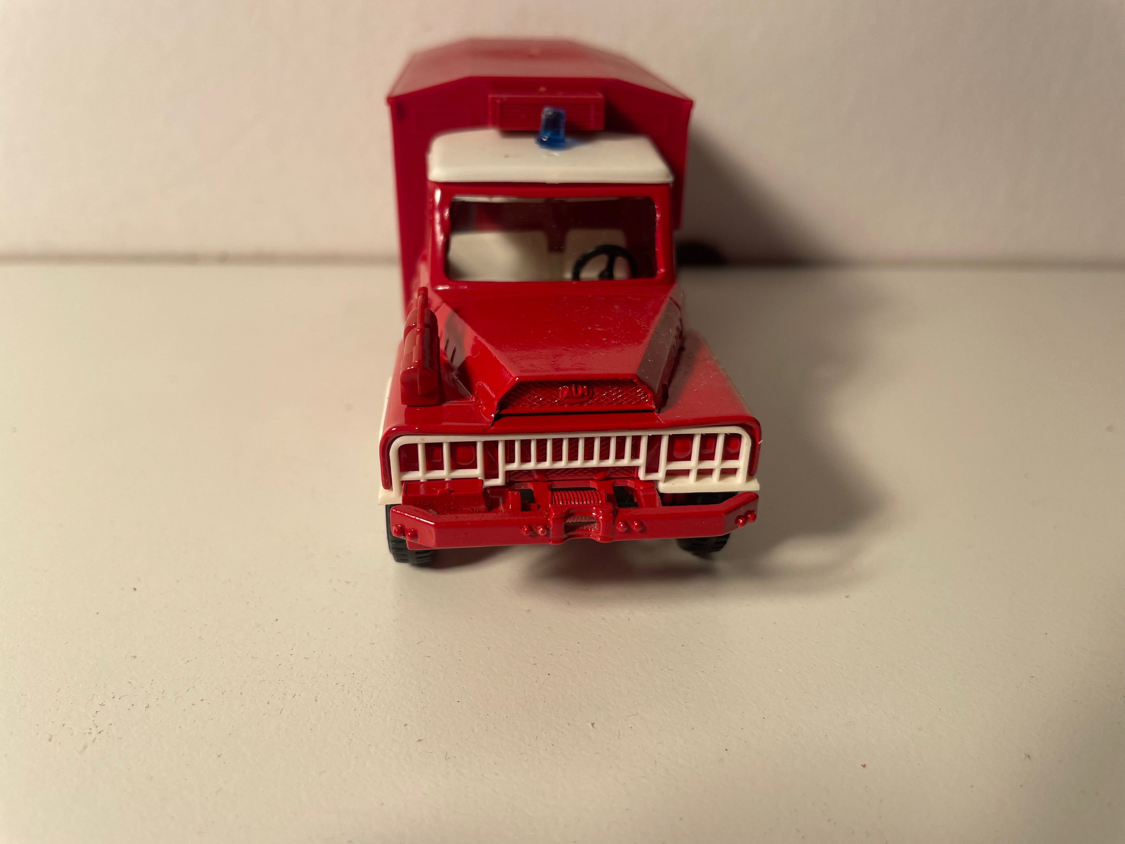 Samochód ACMAT VLRA czerwony ambulans strażacki - Solido numer 2189