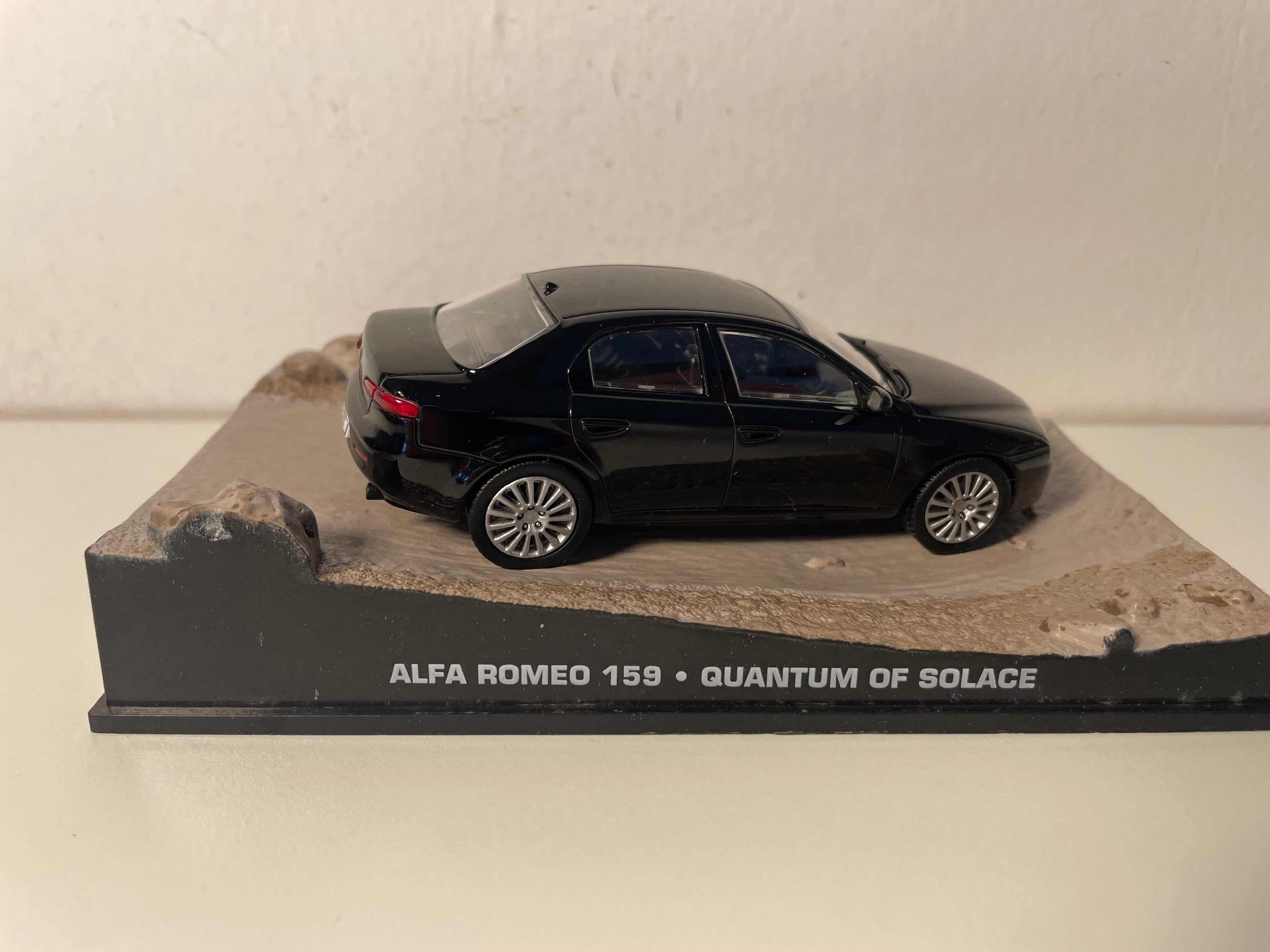 Alfa Roméo 159 noire - JAMES BOND - QUANTUM OF SOLACE