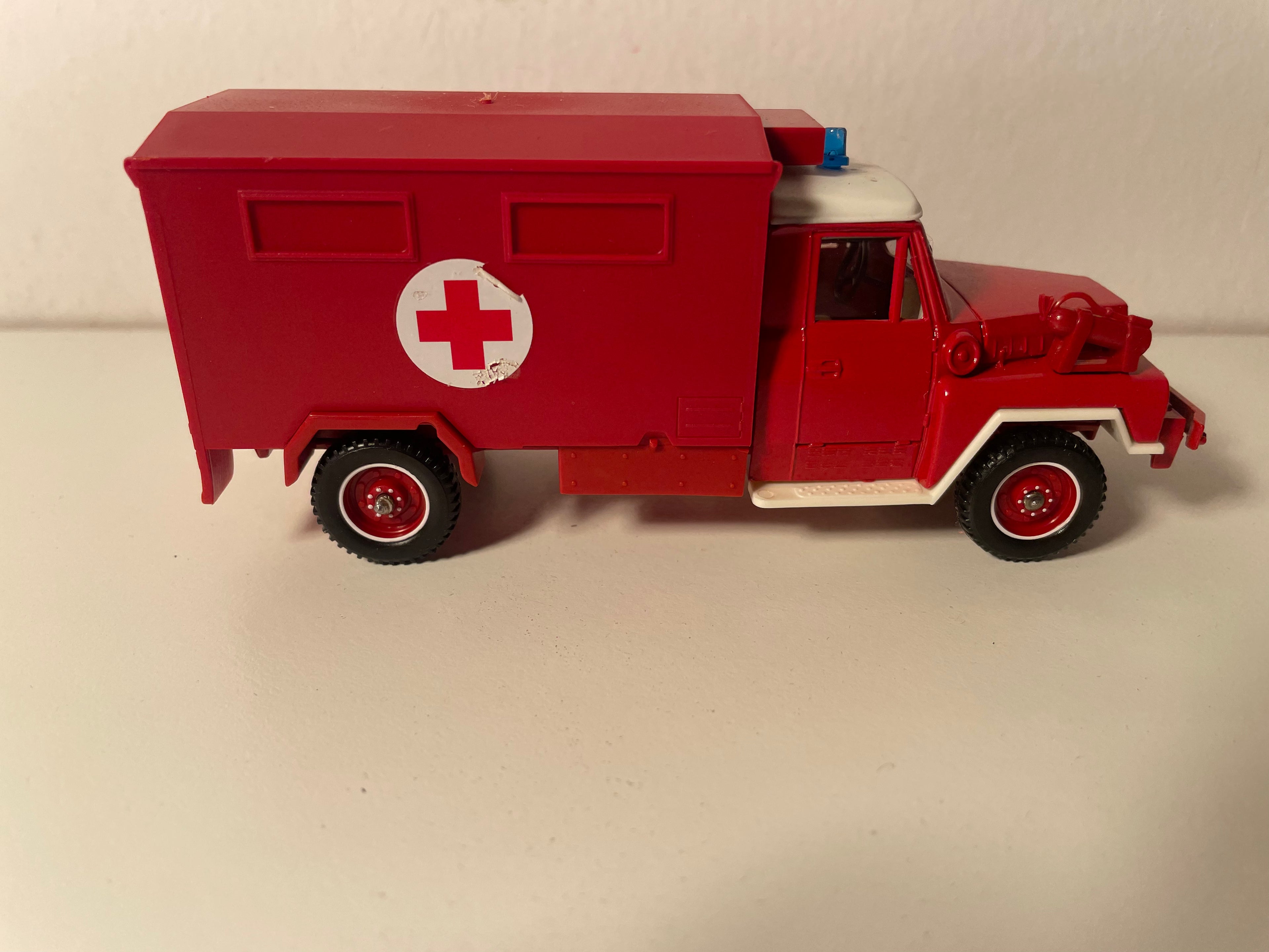 Samochód ACMAT VLRA czerwony ambulans strażacki - Solido numer 2189