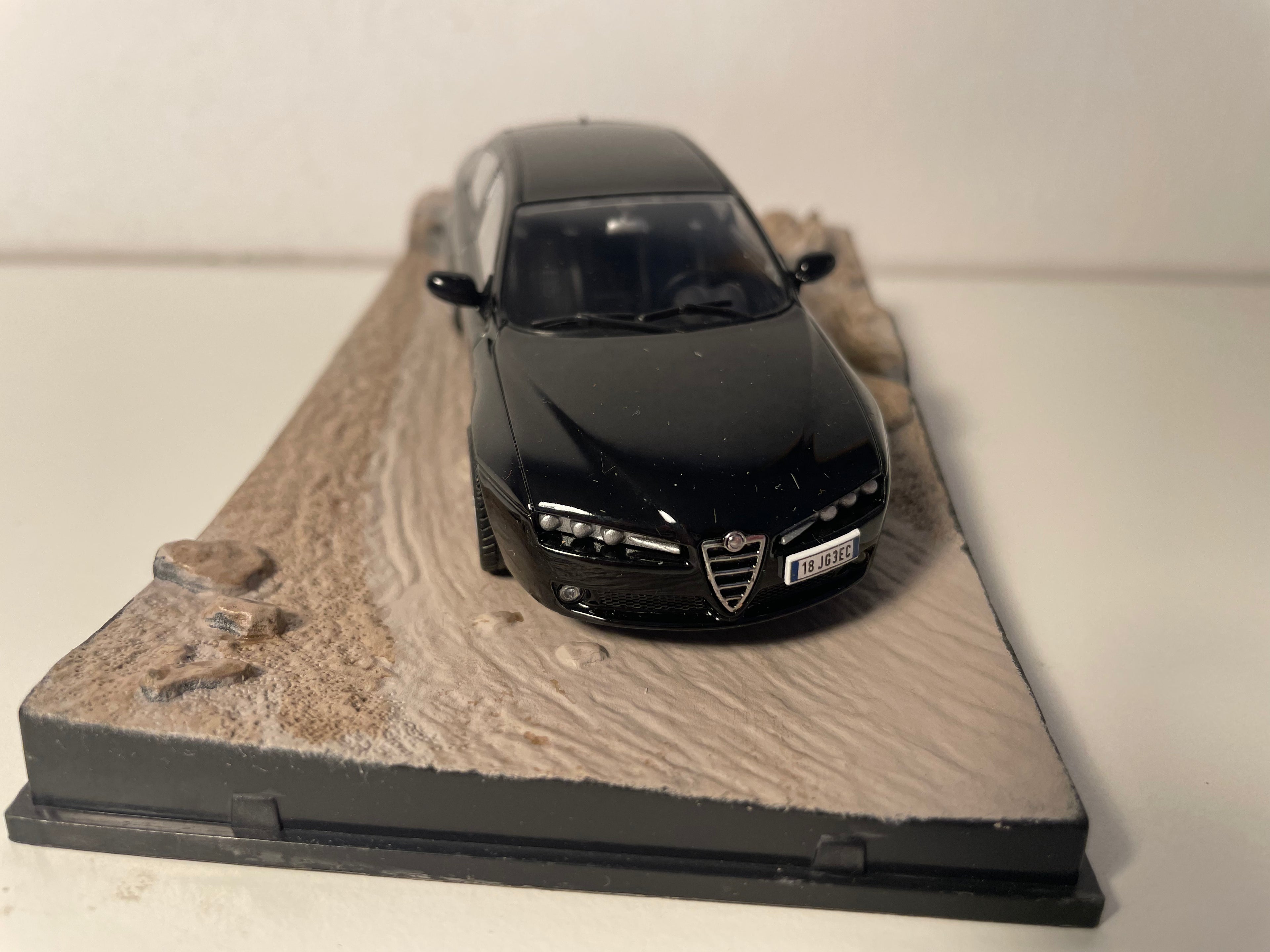 Alfa Roméo 159 noire - JAMES BOND - QUANTUM OF SOLACE