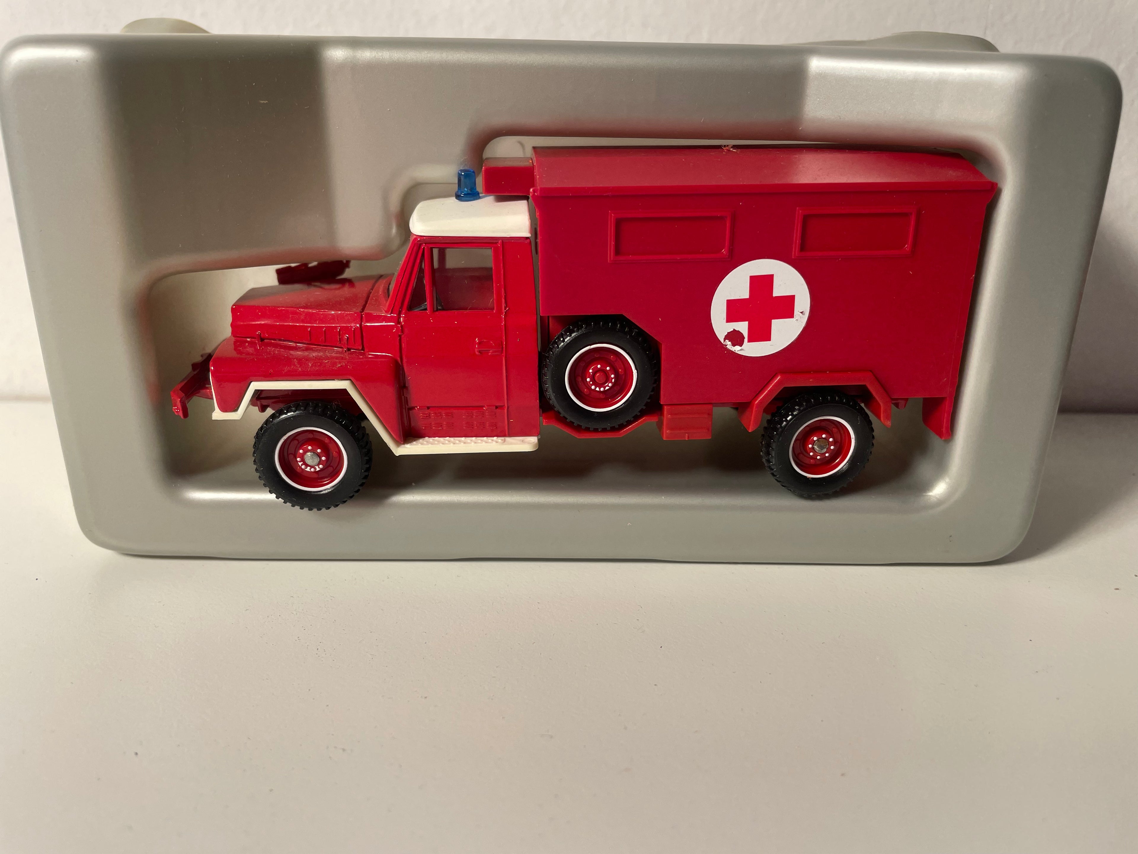 Samochód ACMAT VLRA czerwony ambulans strażacki - Solido numer 2189