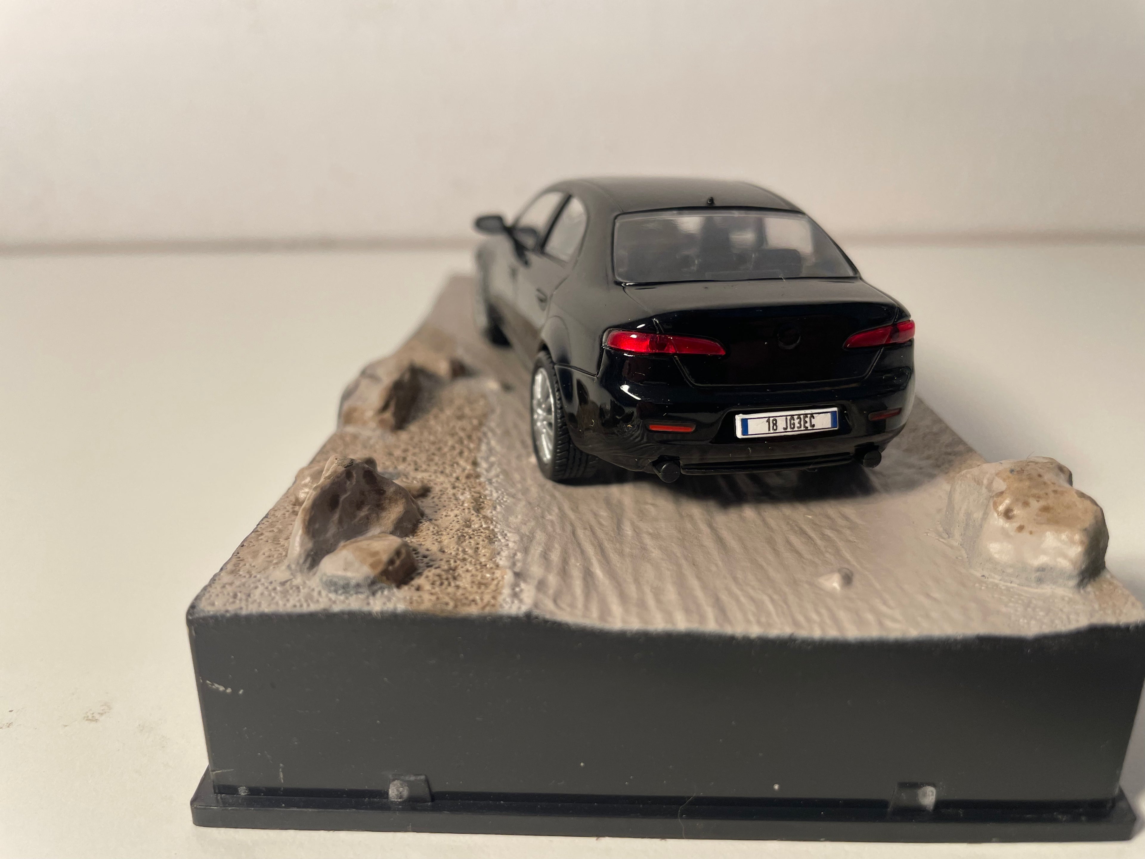 Alfa Roméo 159 noire - JAMES BOND - QUANTUM OF SOLACE