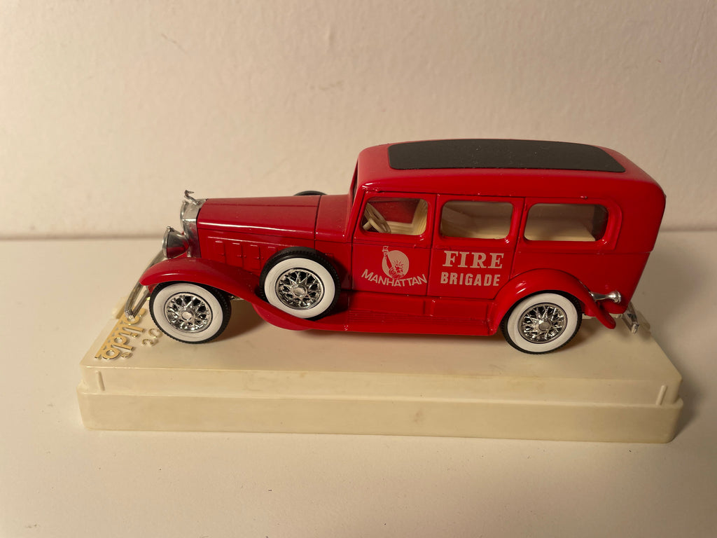 Cadillac Rote Feuerwehr-Ambulanz (Manhattan Brigade) - Solido Referenz 4038