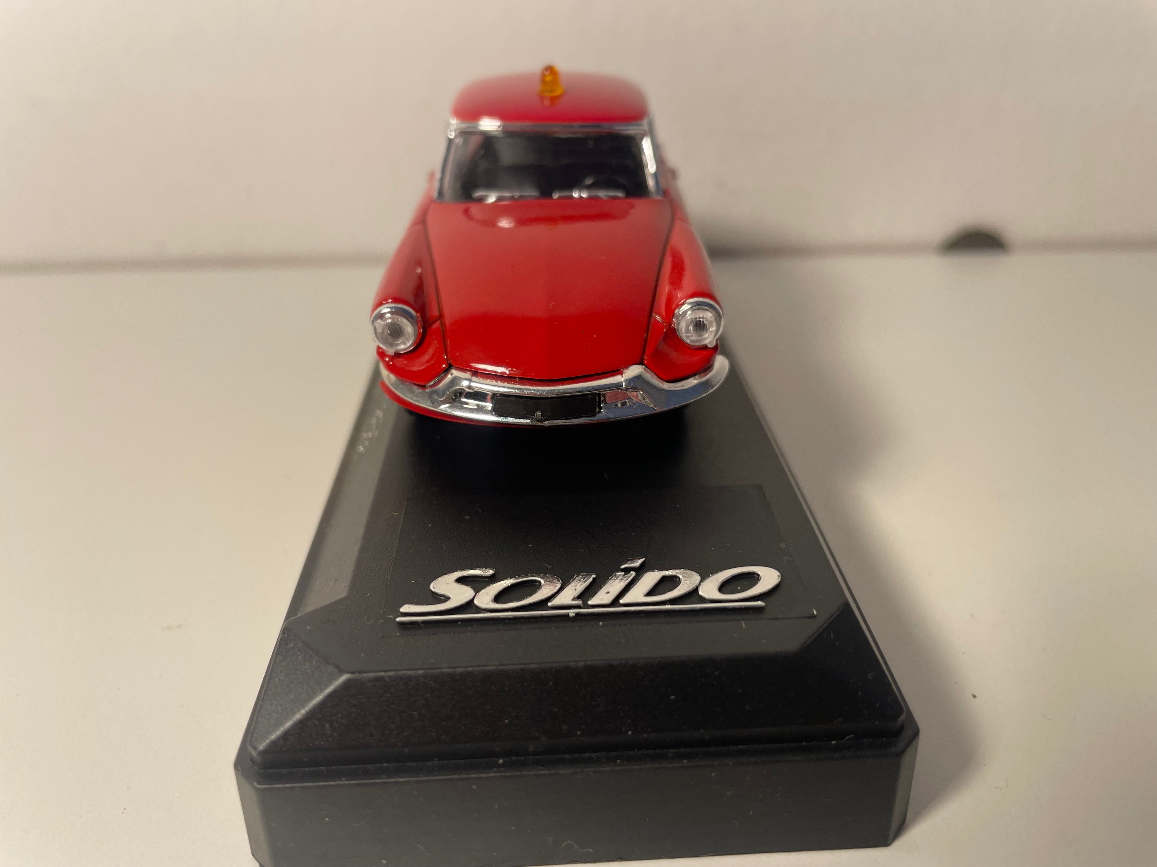 Citroën DS rojo de 1956 BOMBEROS - Solido referencia 4818