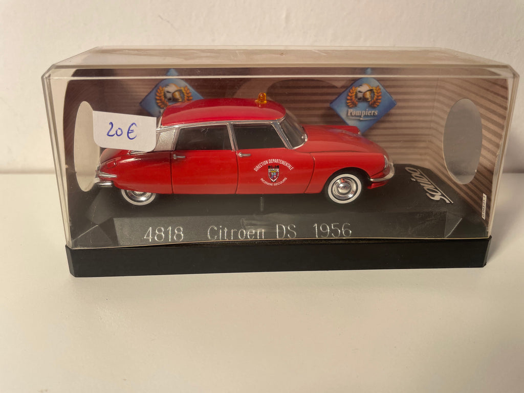 Citroën DS rouge de 1956 POMPIERS - Solido référence 4818