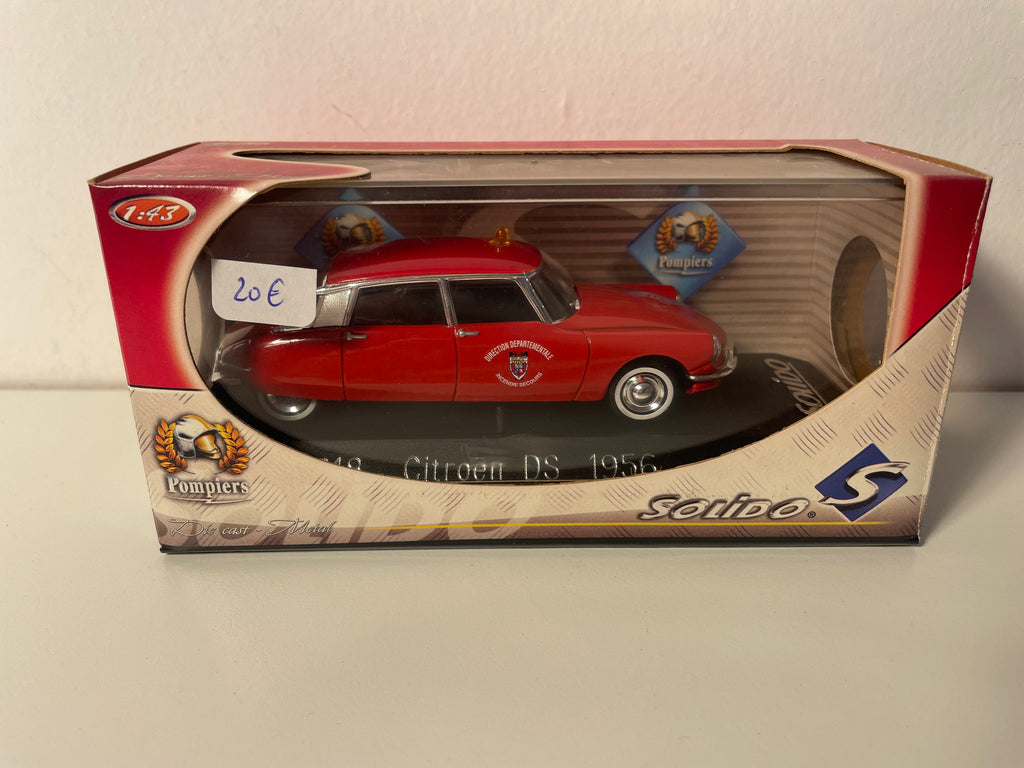 Citroën DS rouge de 1956 POMPIERS - Solido référence 4818