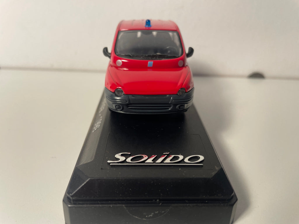 Fiat Multipla rouge de 1999 POMPIERS - Solido référence 4825