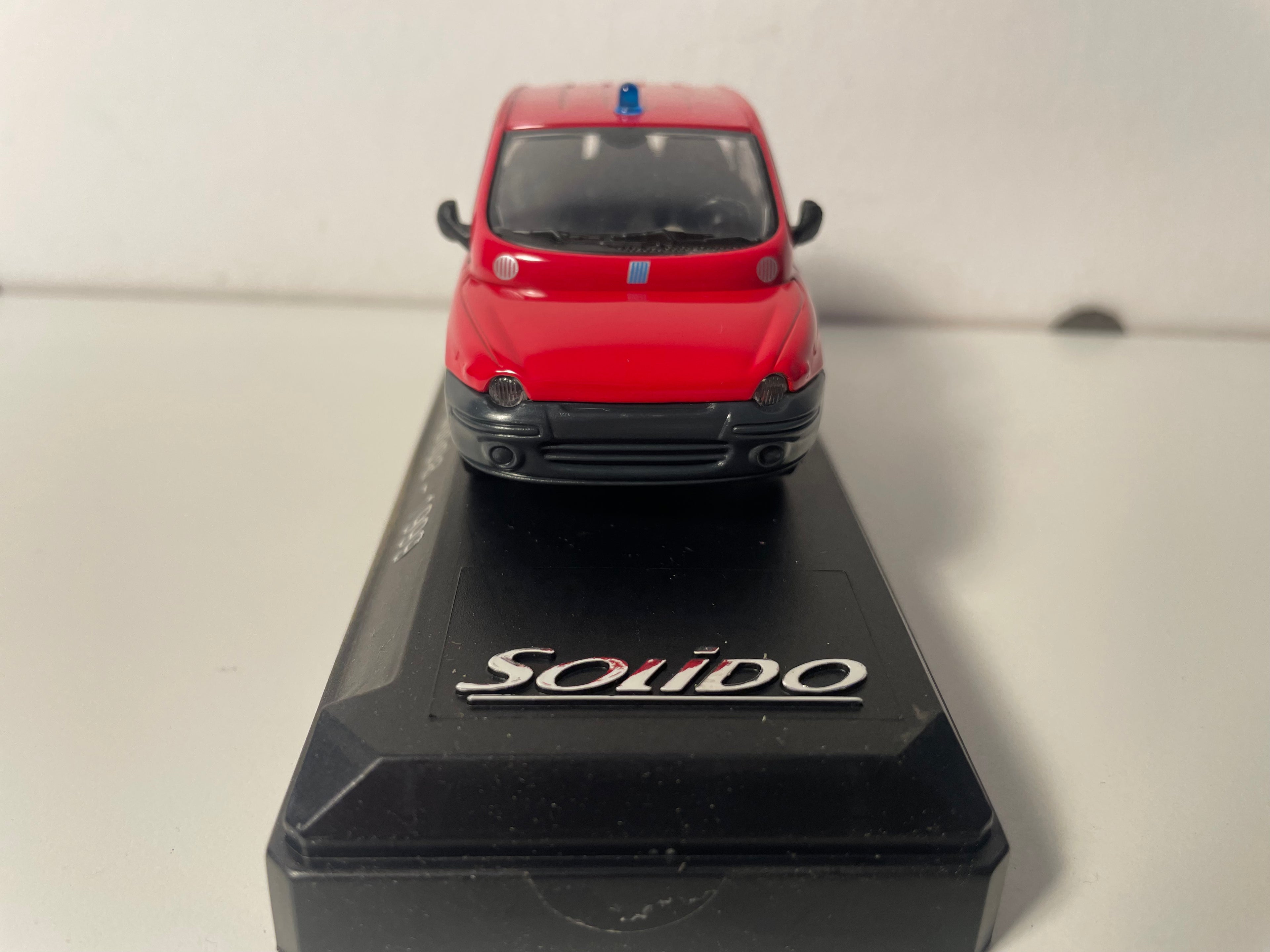 Fiat Multipla rouge de 1999 POMPIERS - Solido référence 4825