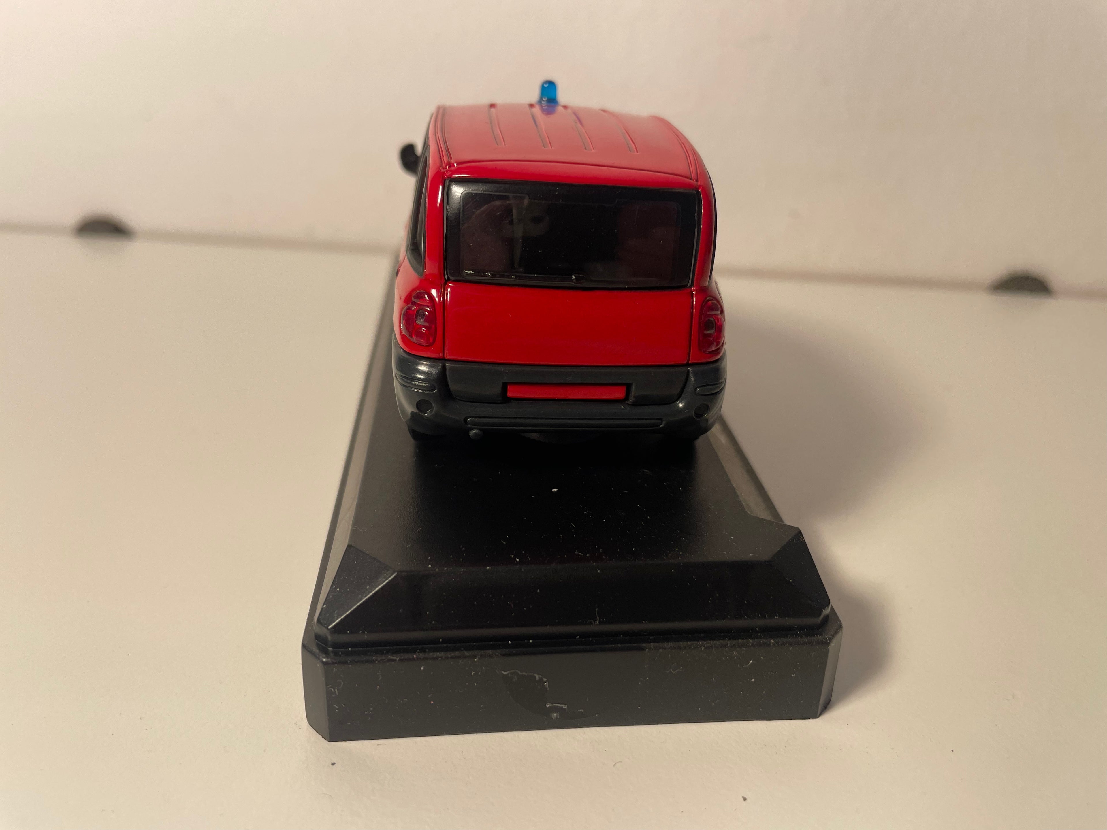 Fiat Multipla rouge de 1999 POMPIERS - Solido référence 4825