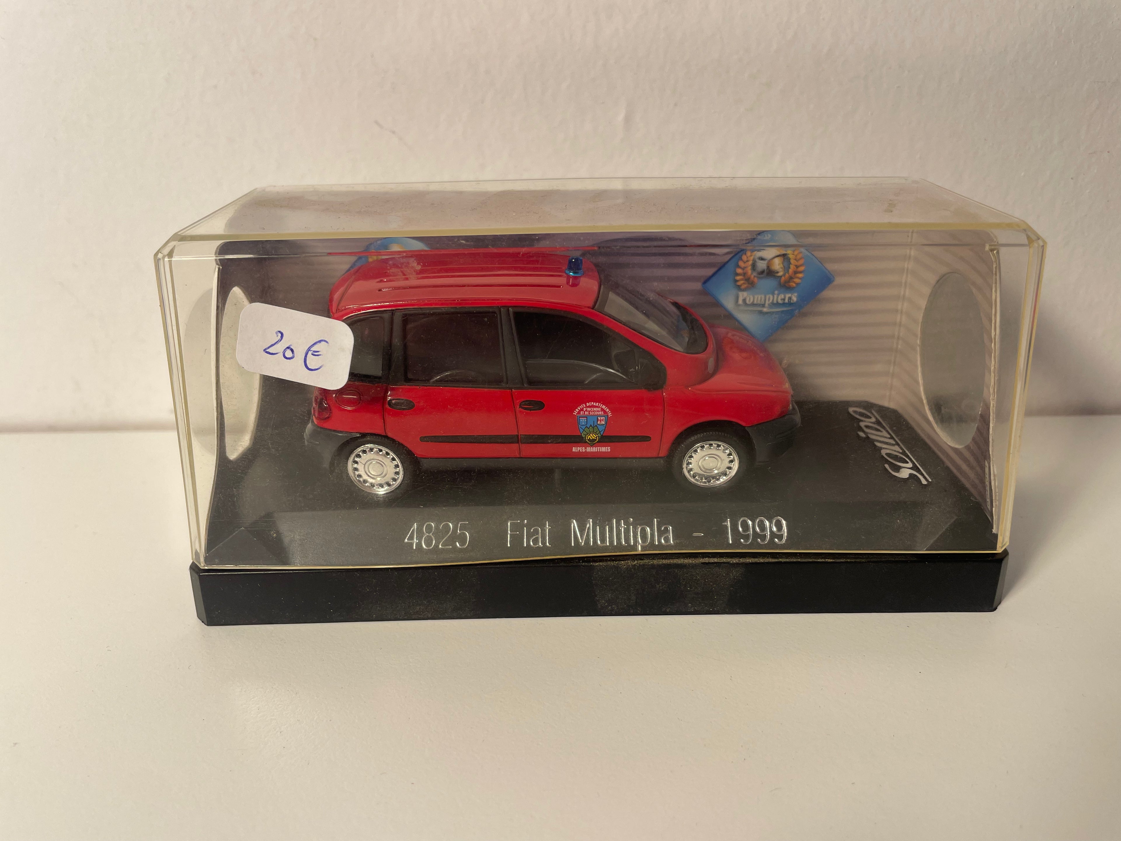 Fiat Multipla rouge de 1999 POMPIERS - Solido référence 4825