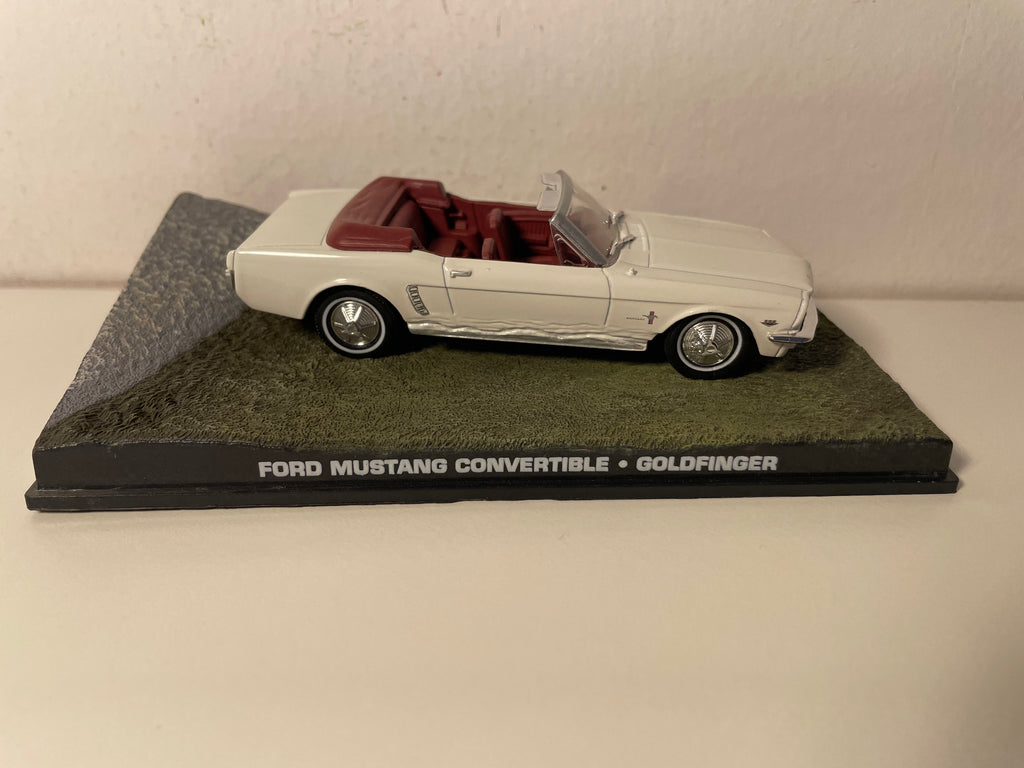 Ford Mustang convertible blanche (blanc cassé) - JAMES BOND - GOLDFINGER