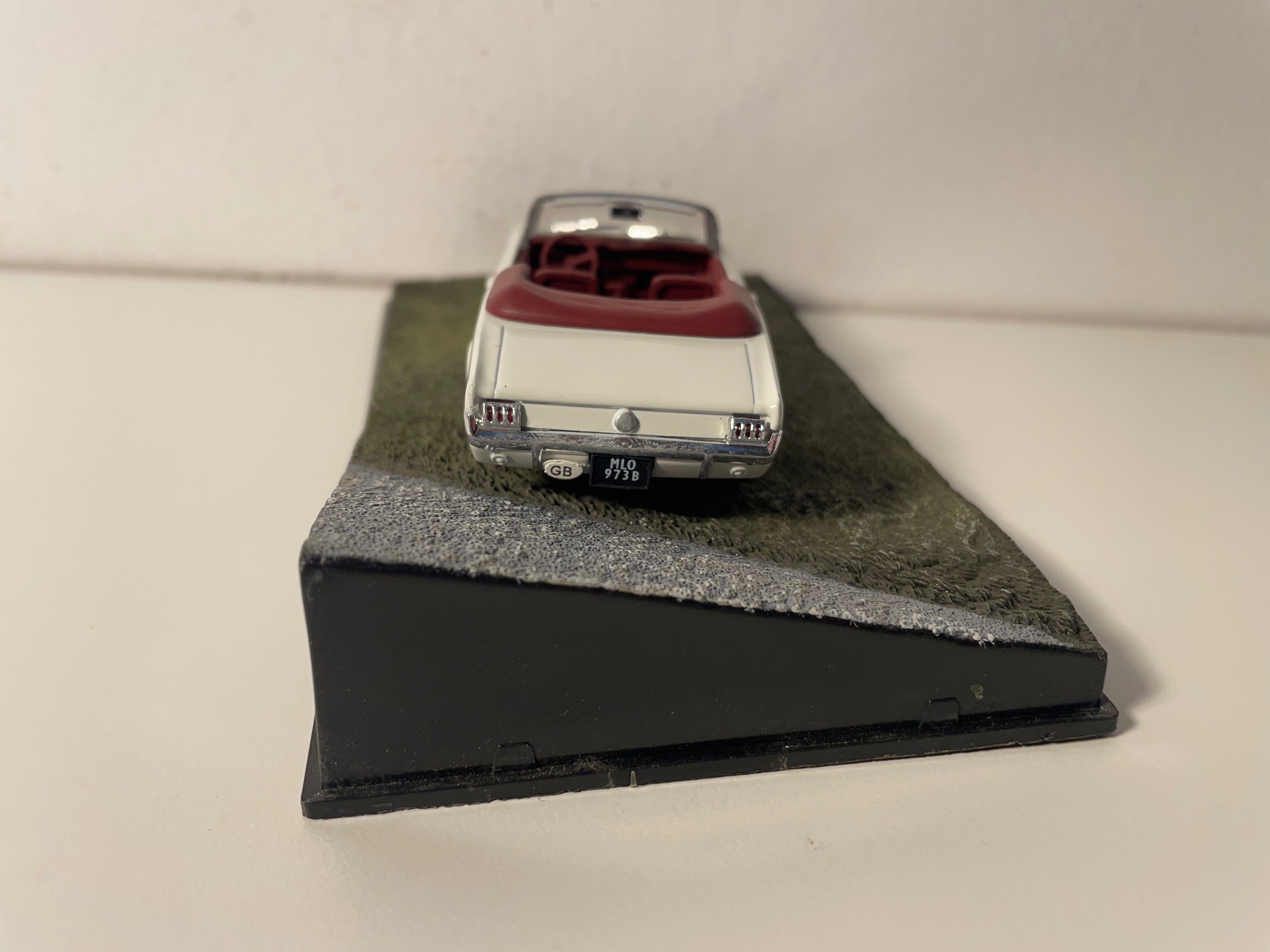 Ford Mustang Cabriolet weiß (cremefarben) - JAMES BOND - GOLDFINGER