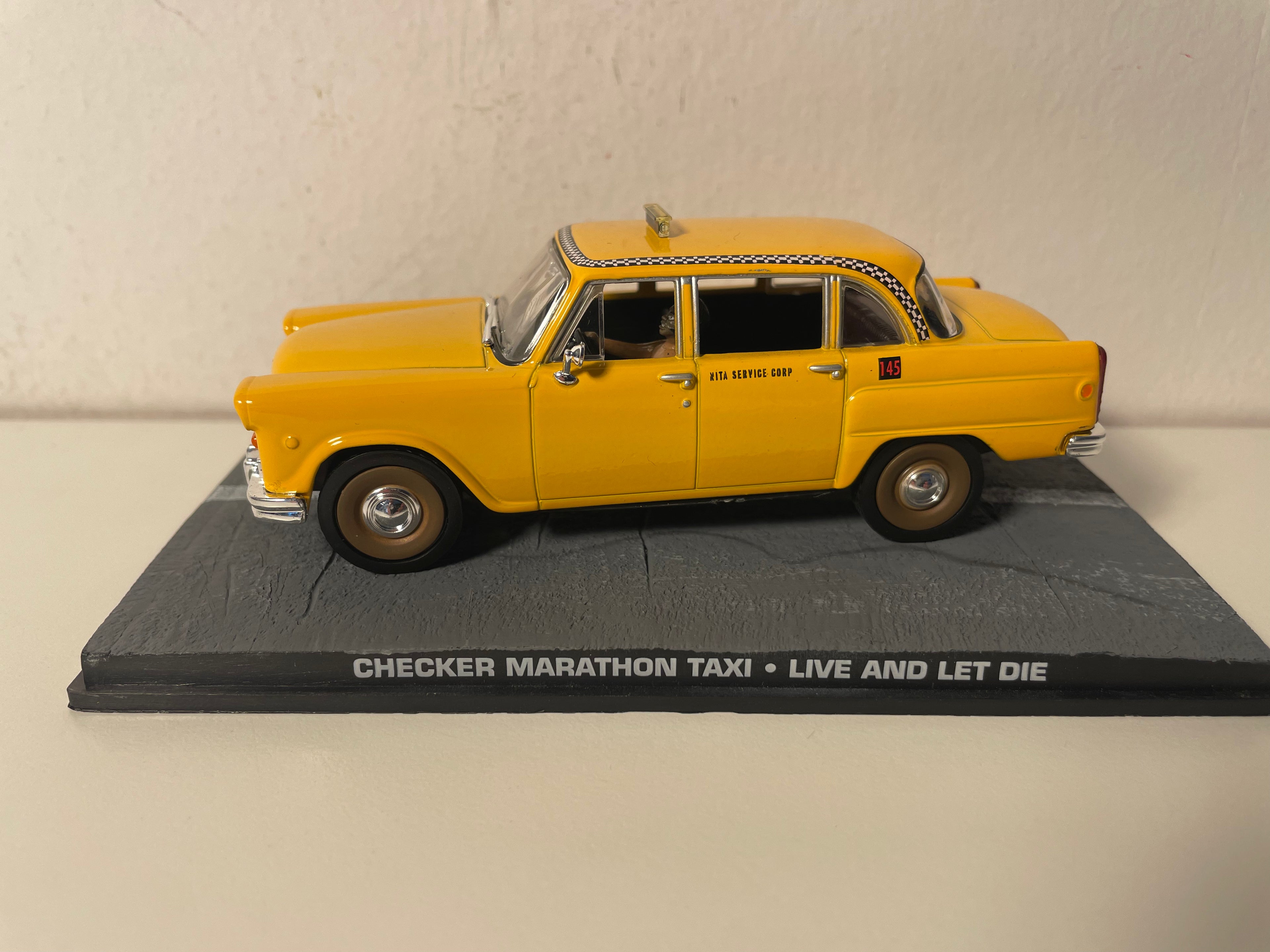 Checker Marathon jaune Taxi - JAMES BOND - VIVRE ET LAISSER MOURIR (Live and let die)