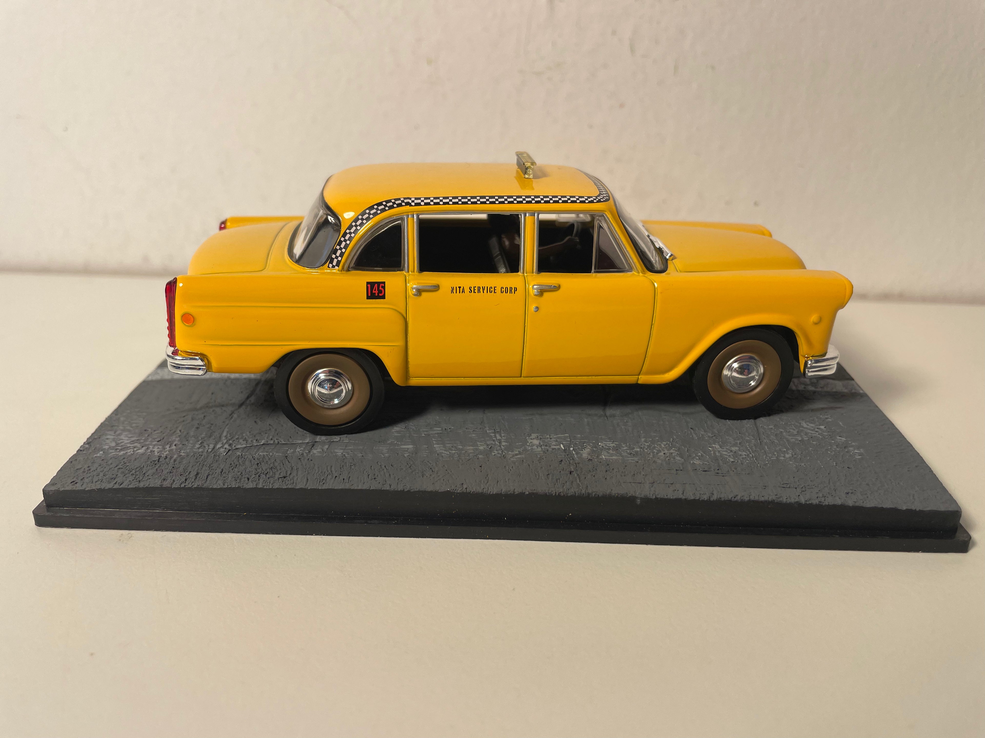 Checker Marathon jaune Taxi - JAMES BOND - VIVRE ET LAISSER MOURIR (Live and let die)