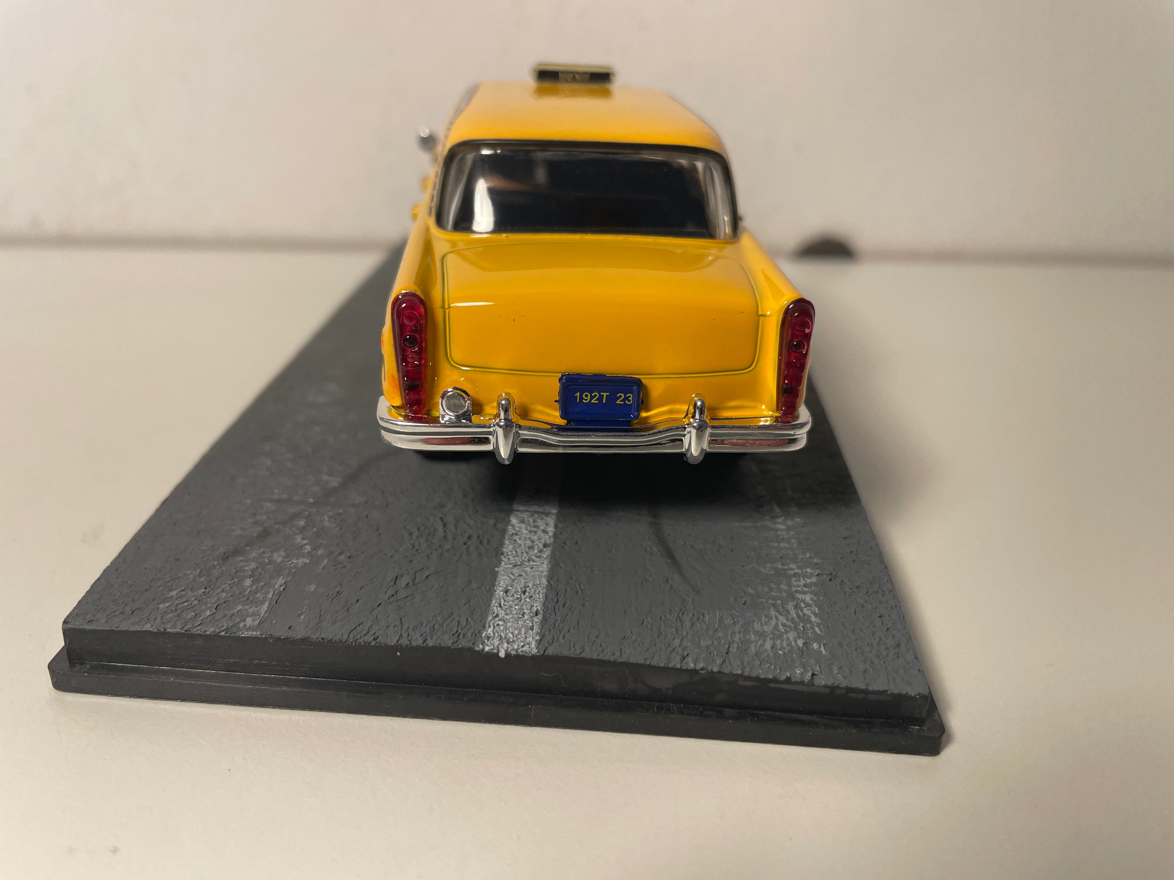 Checker Marathon jaune Taxi - JAMES BOND - VIVRE ET LAISSER MOURIR (Live and let die)